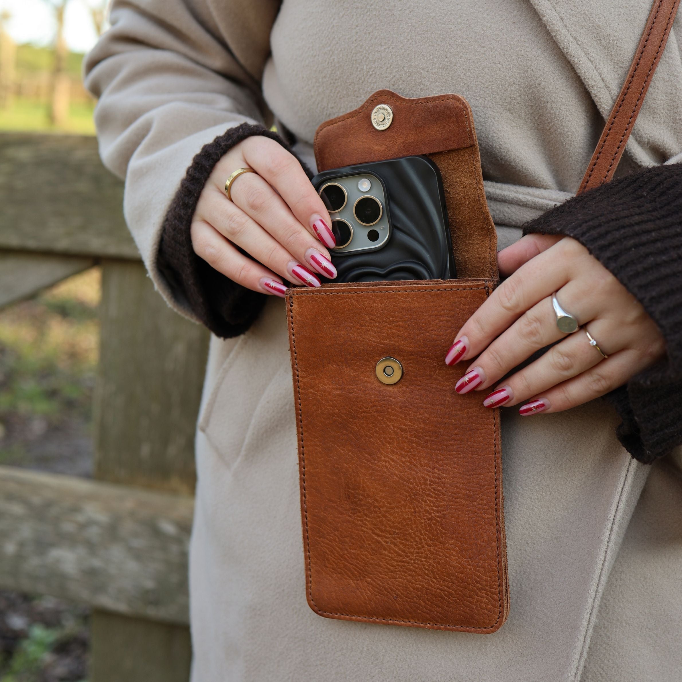 Phone bag 'Yori' black