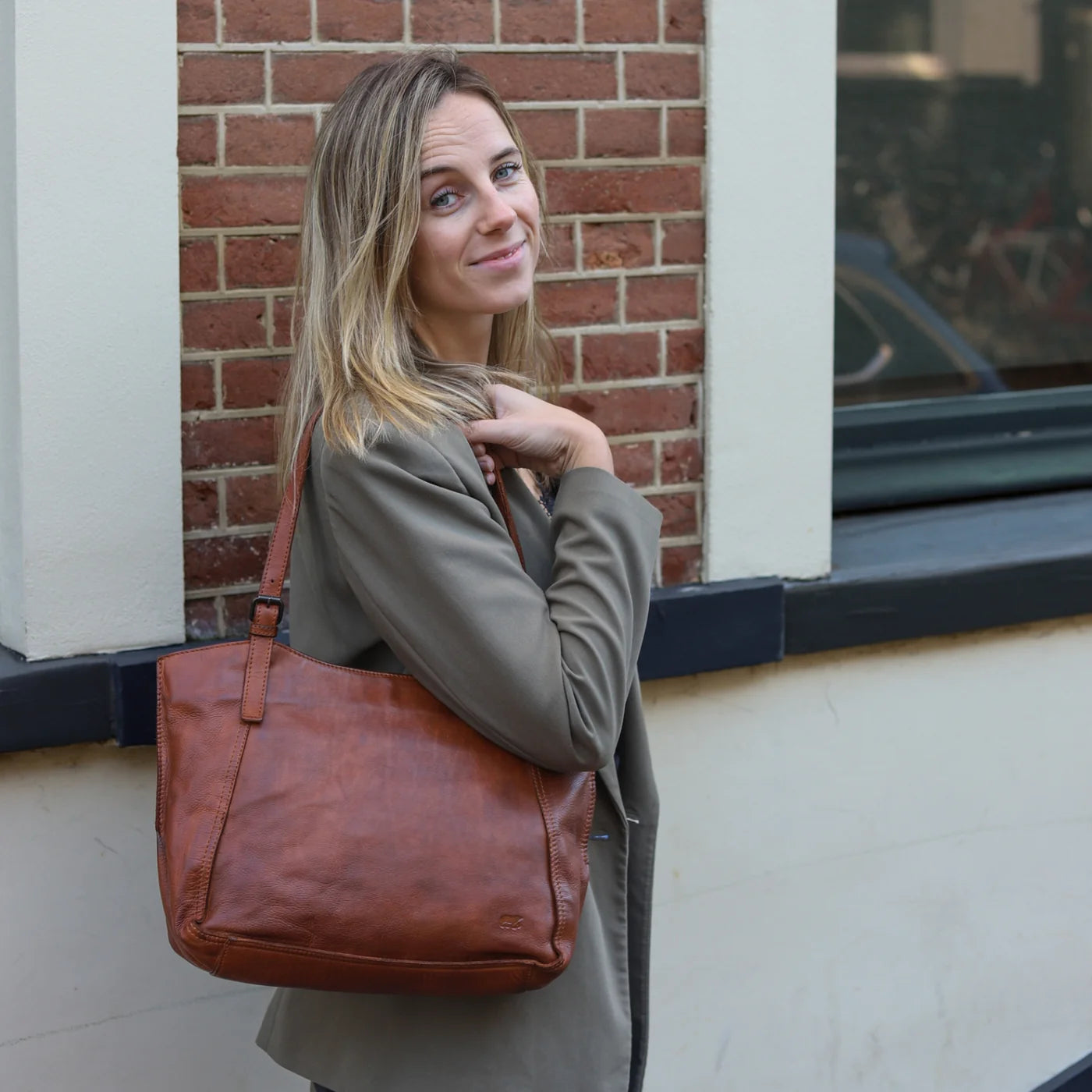 Hand/shoulder bag 'Yvonne' silver mink