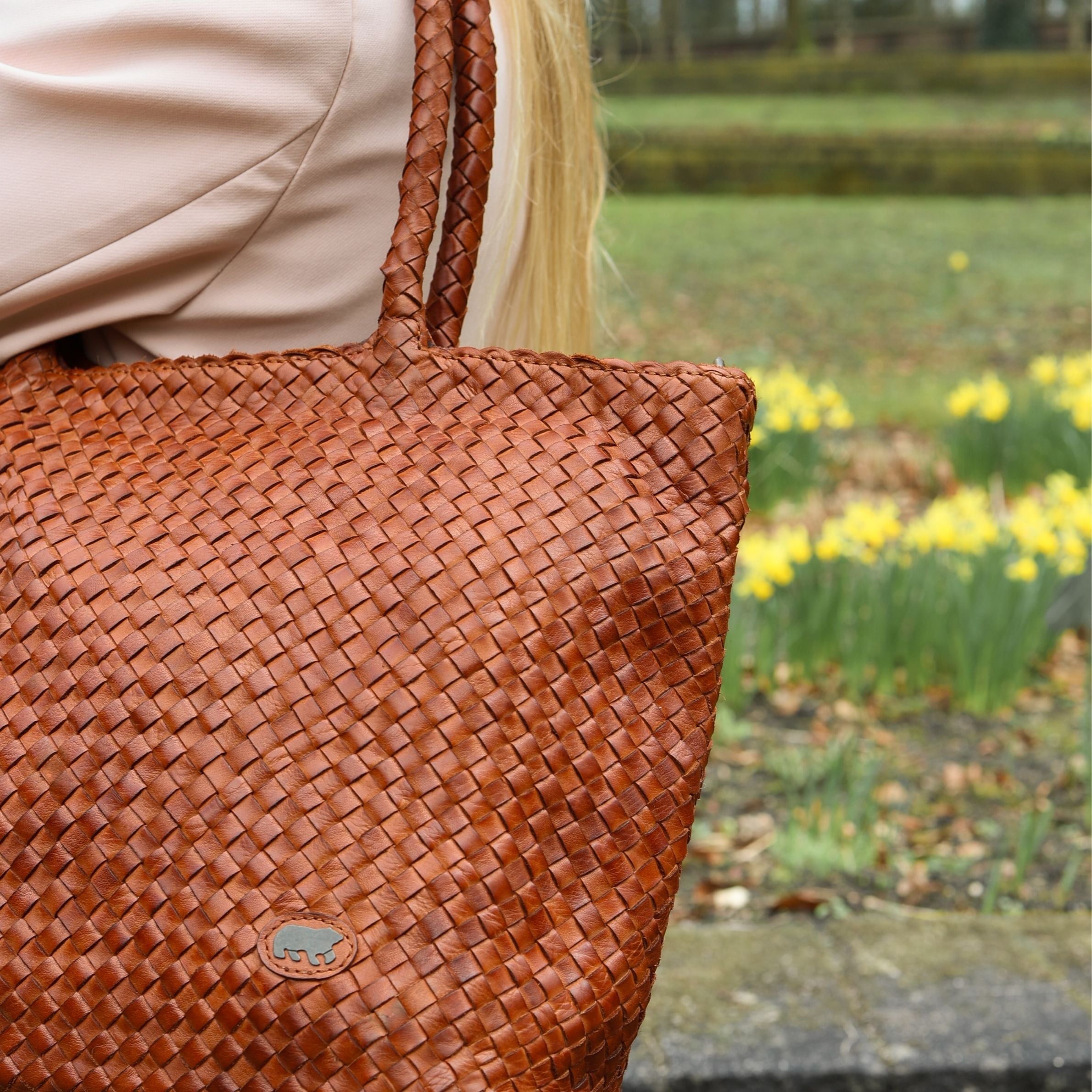 Gevlochten shopper/schoudertas 'Suus' cognac