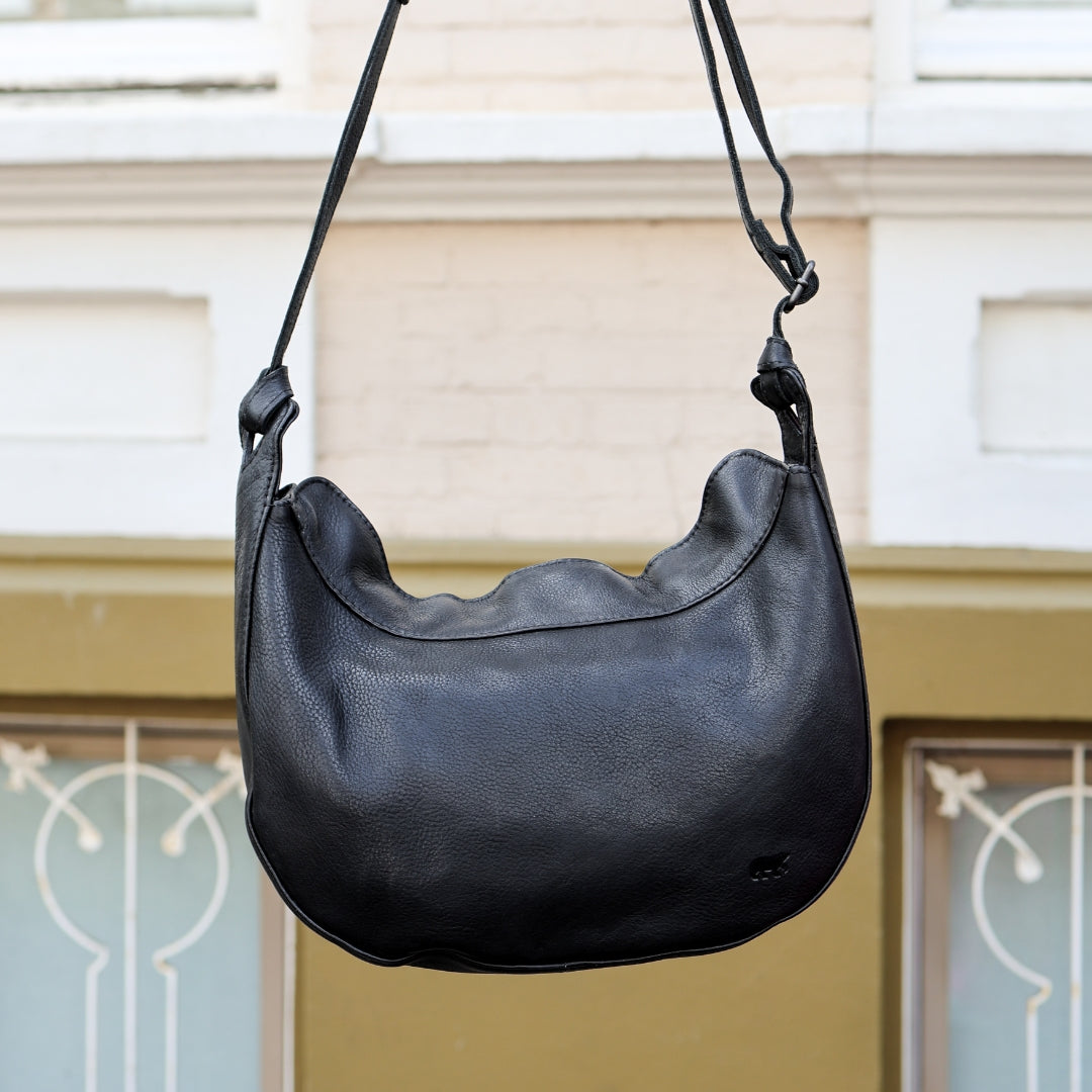Medium size pouch bag 'Senn' black