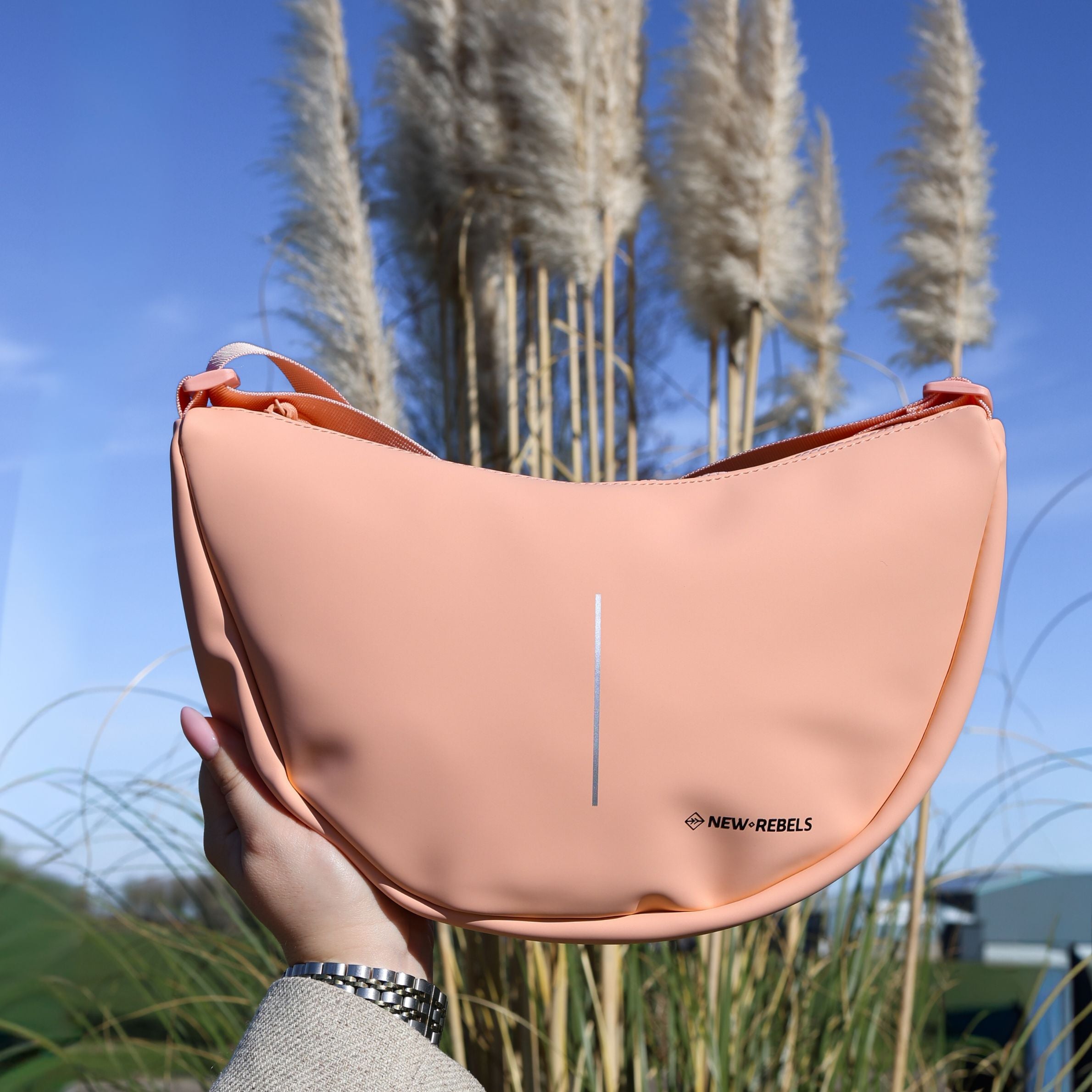 Branson - Half Moonbag salmon