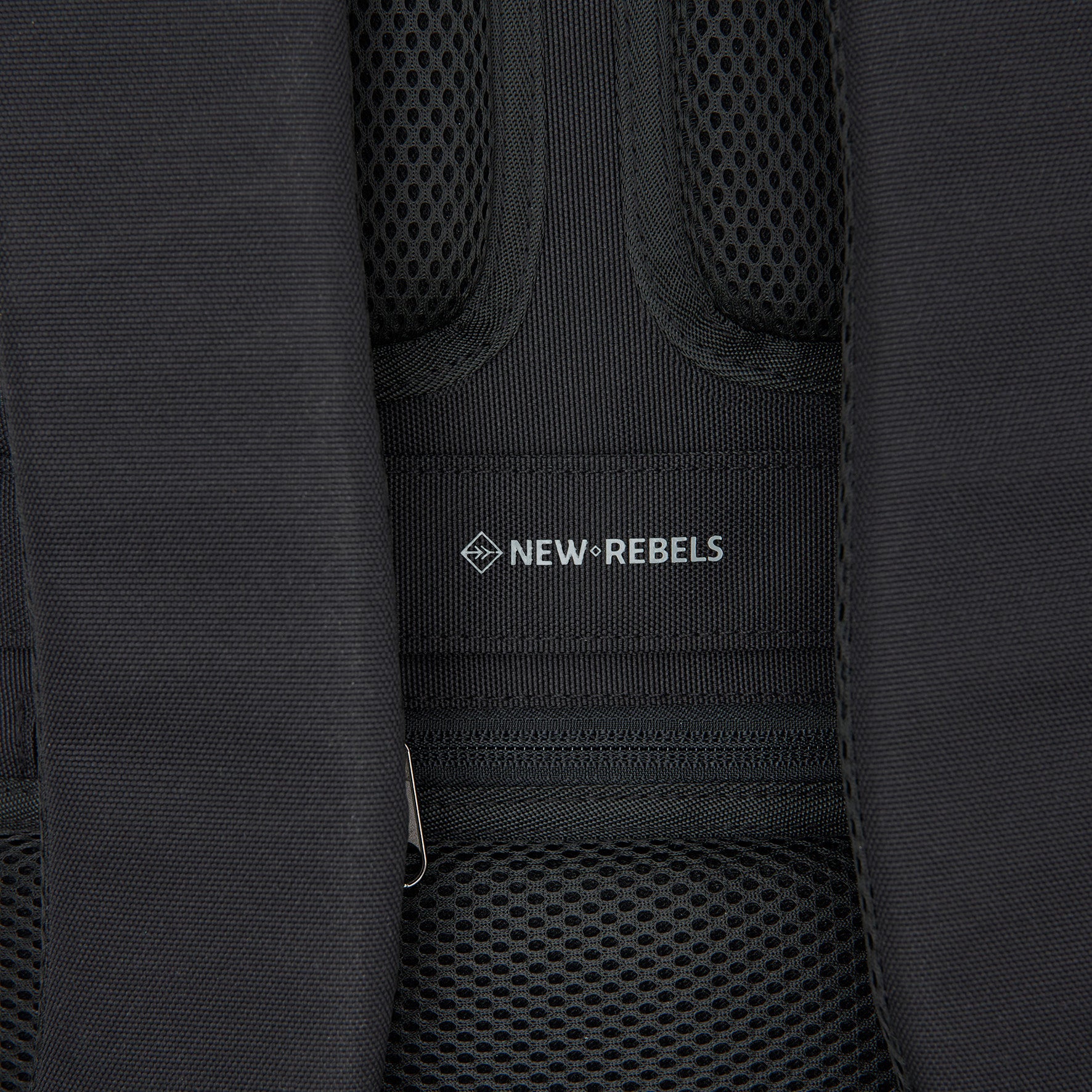 Valor Rugzak 'New York' 21L black