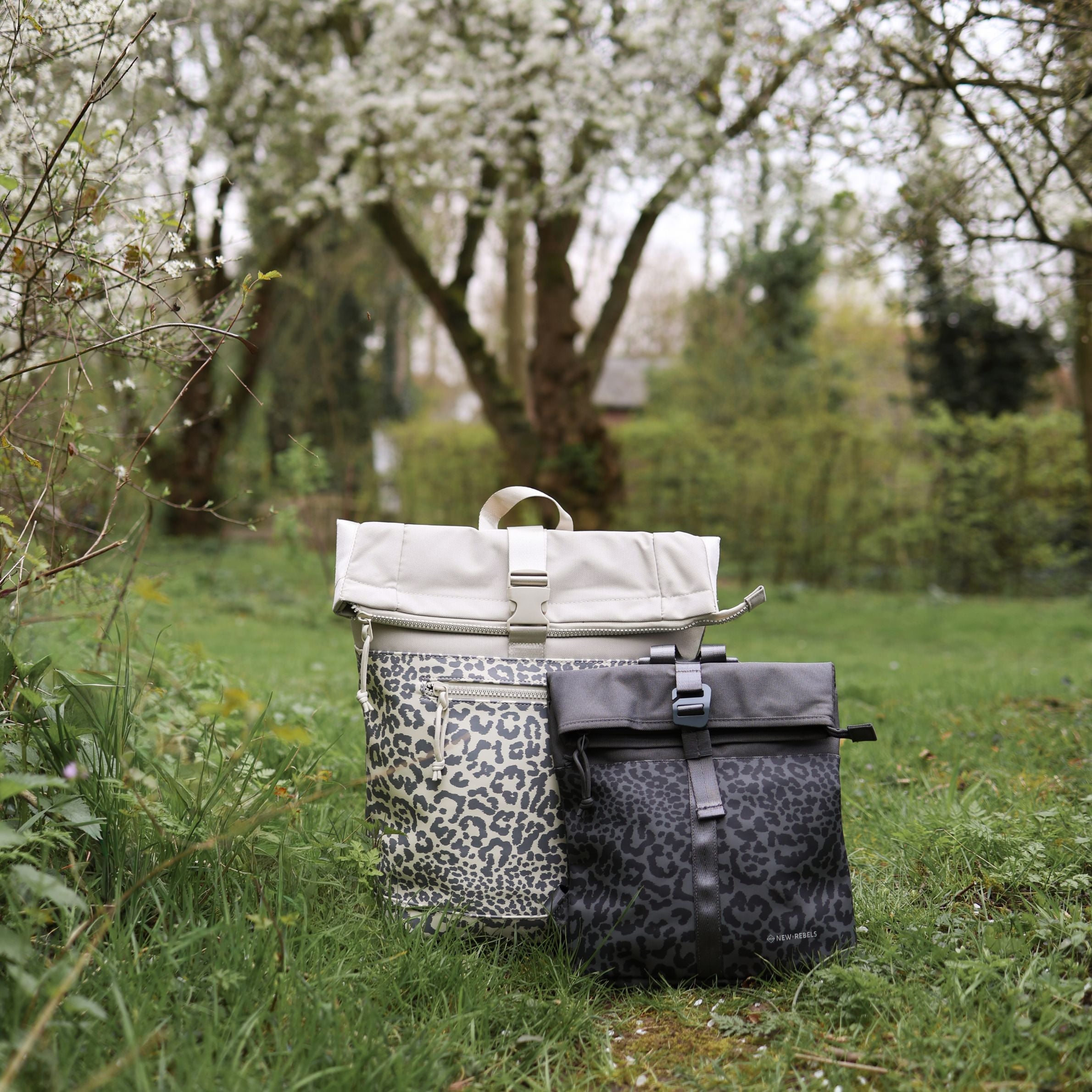 Urban Leopard - Water repellent rolltop backpack 'New York' 21L grey