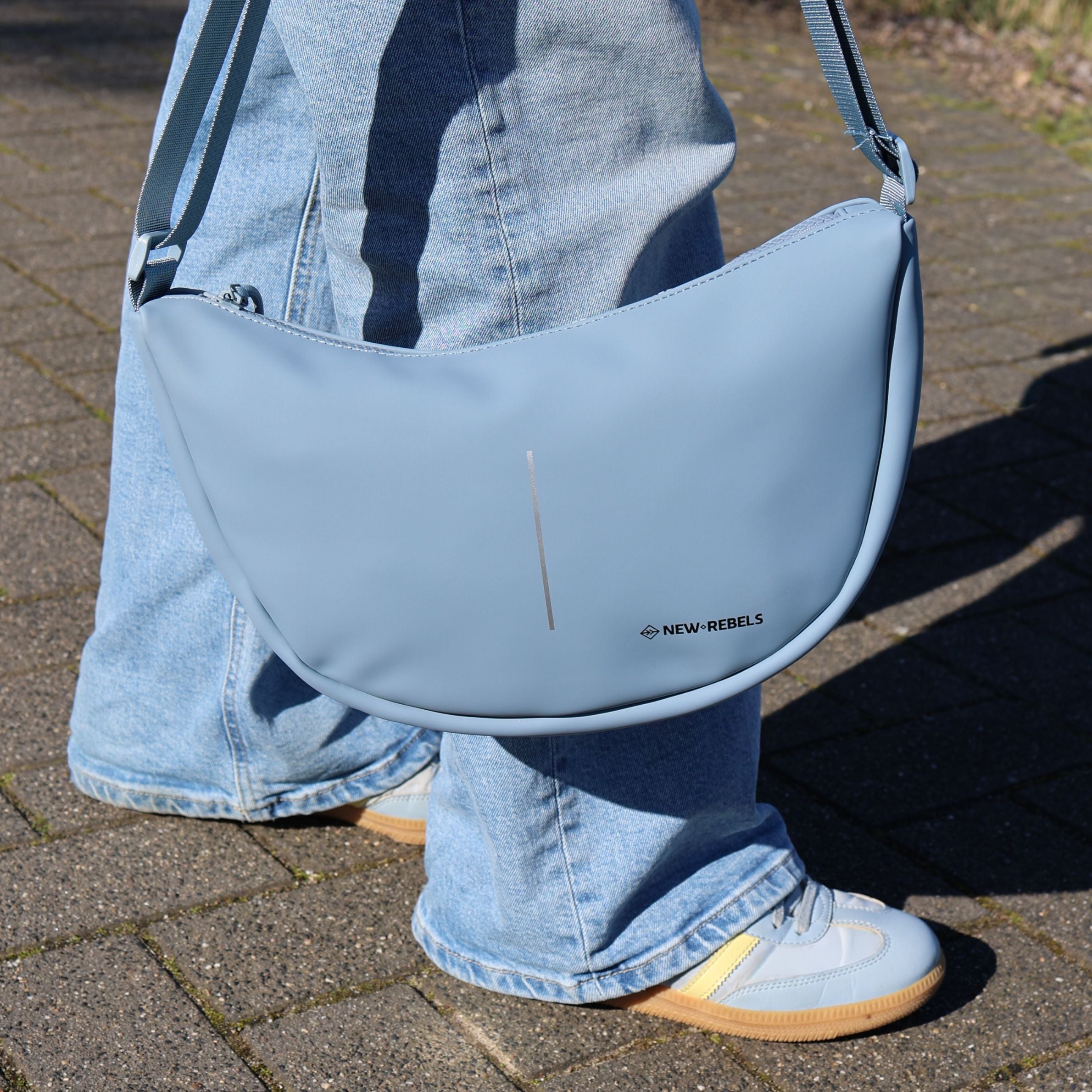 Branson - Half Moonbag soft blue