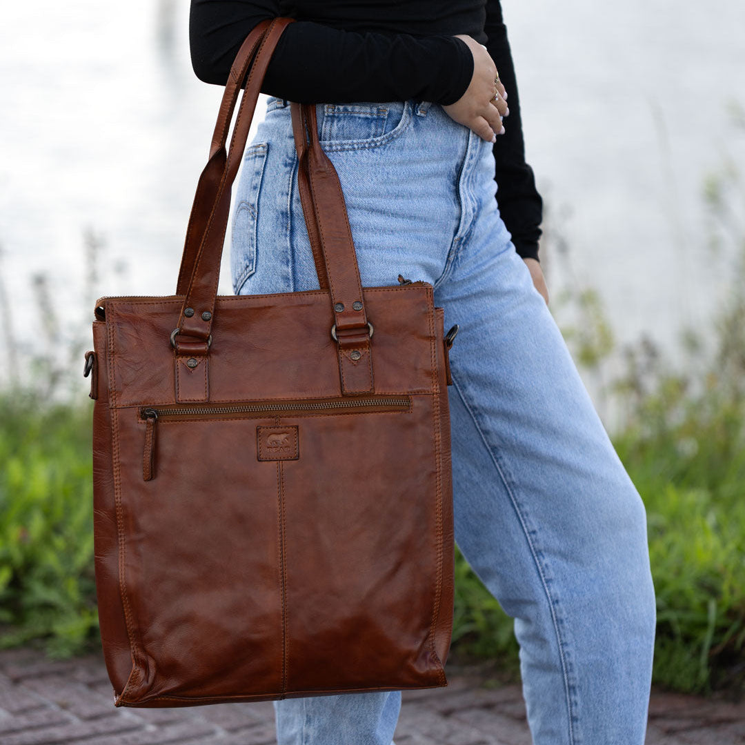 Hand-/schoudertas met laptopvak 15.6” 'Freya' cognac
