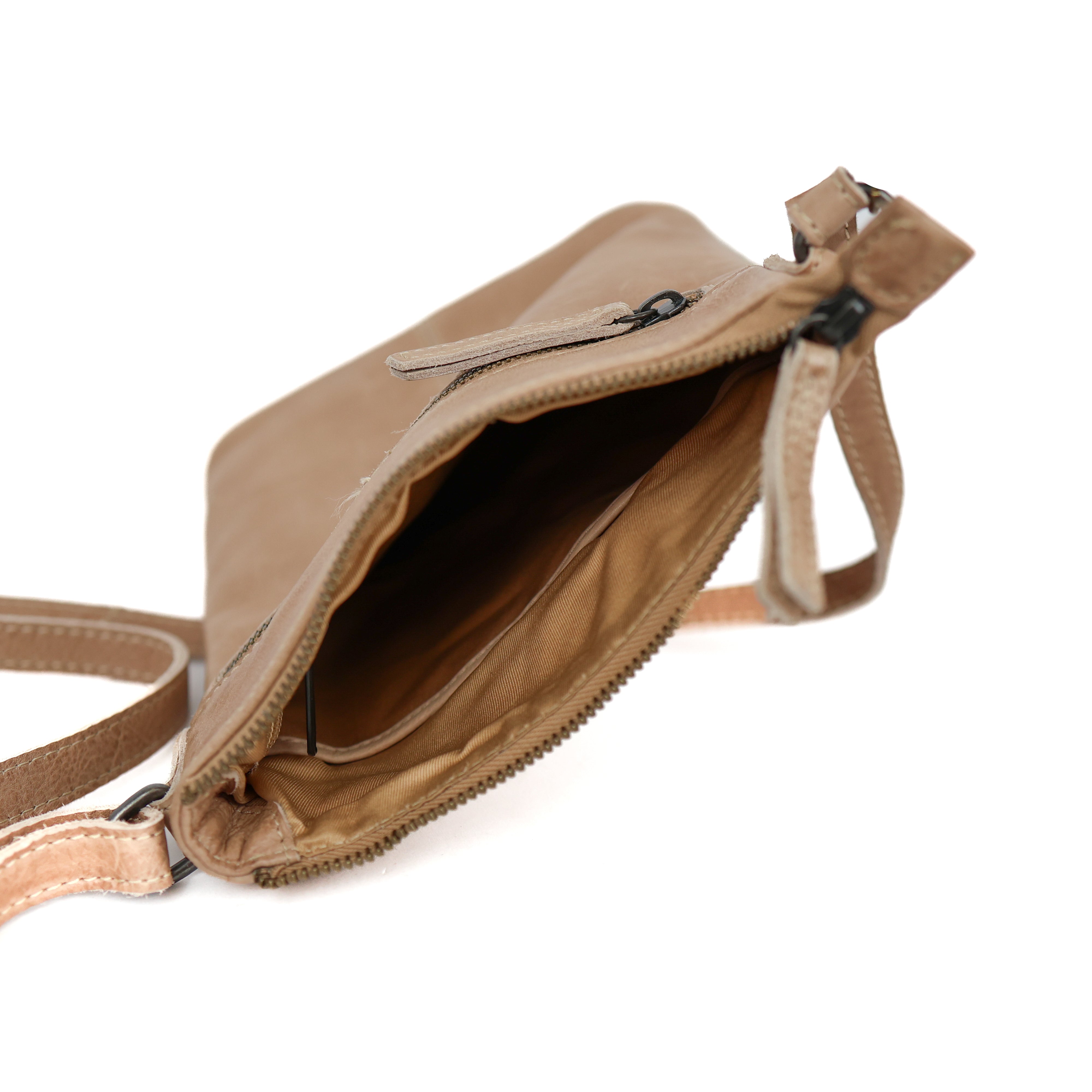 Klein schoudertasje 'Giulia' gevlochten beige