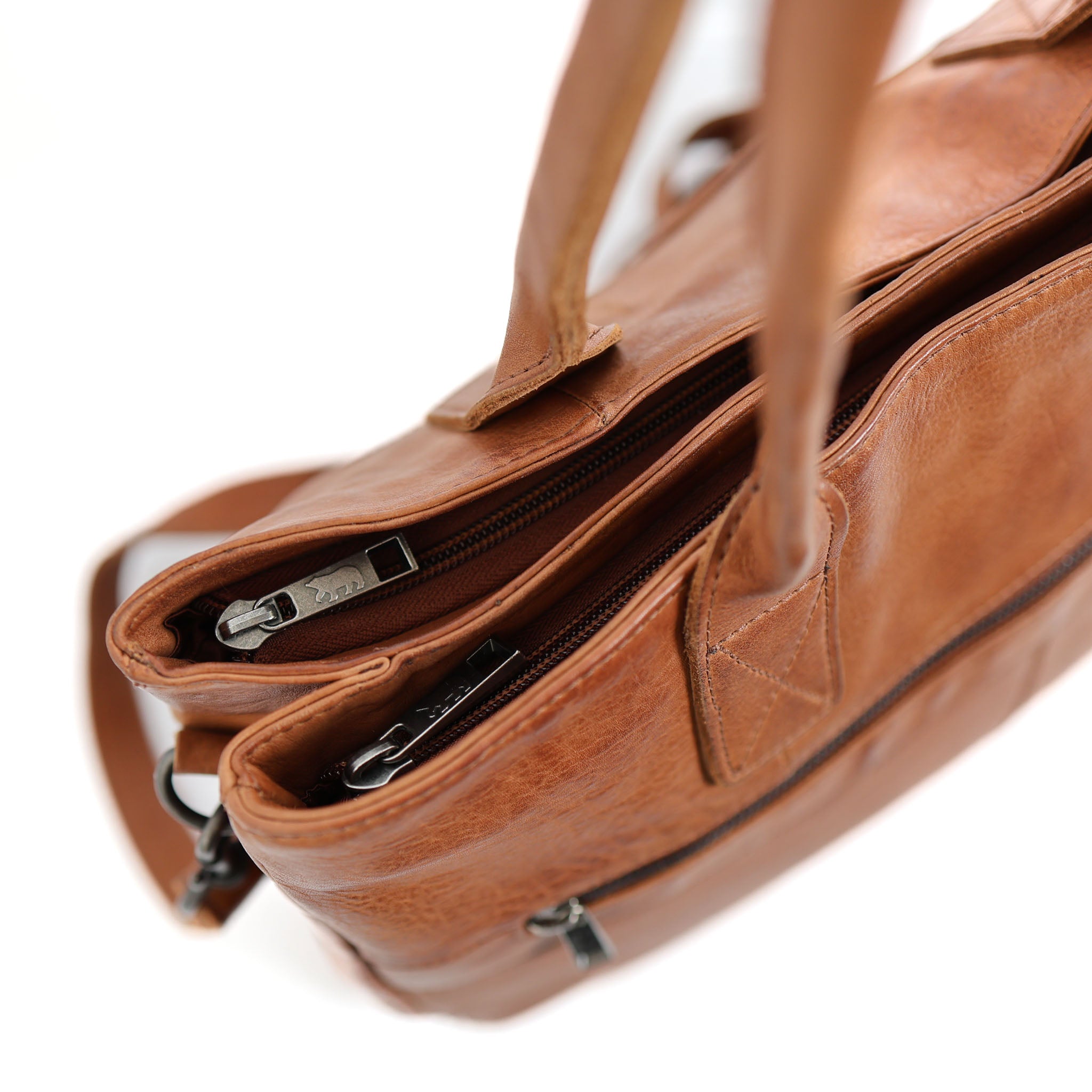 Hand/shoulderbag with laptop compartment 'Maeve' cognac
