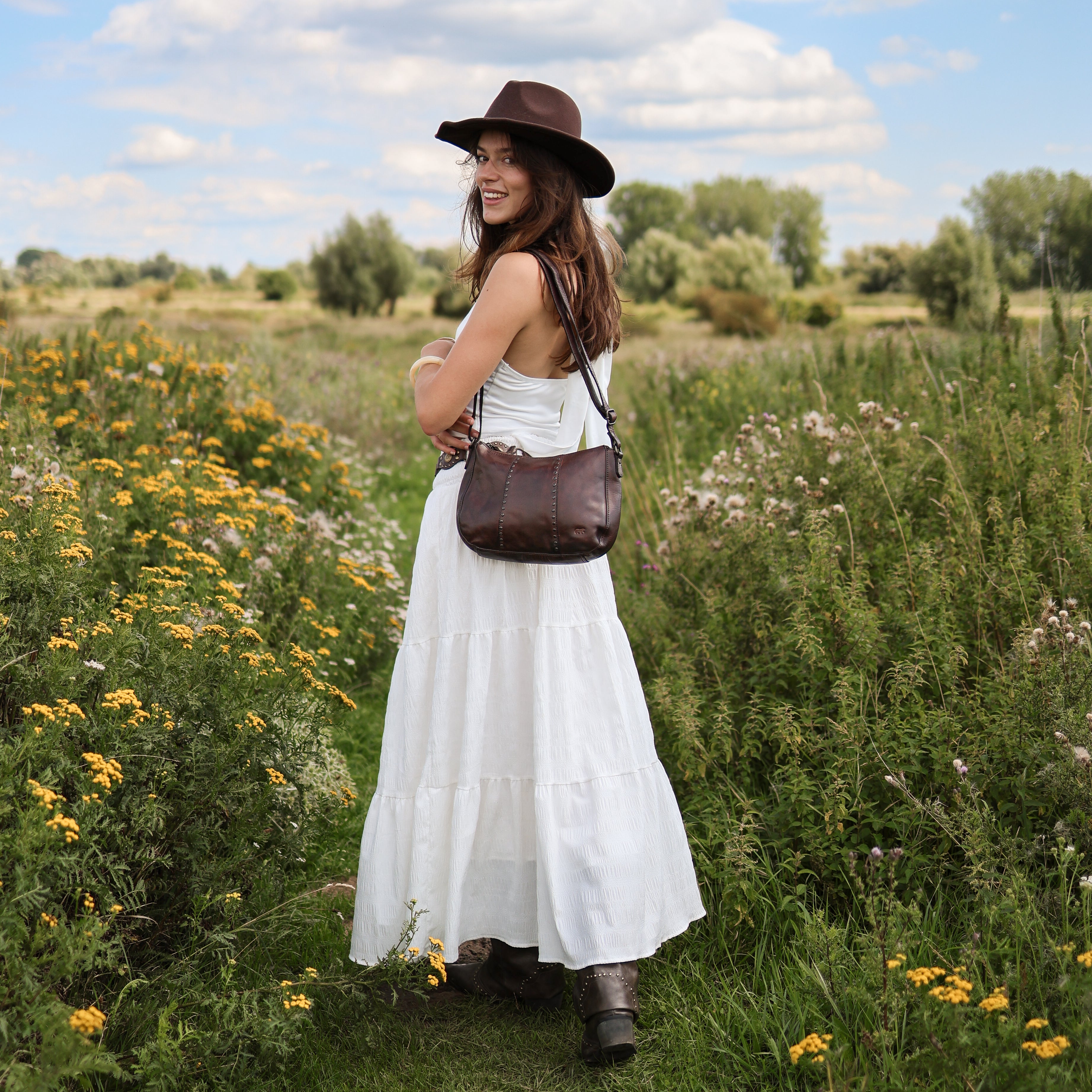 Medium shoulder bag with studs 'Saar' black