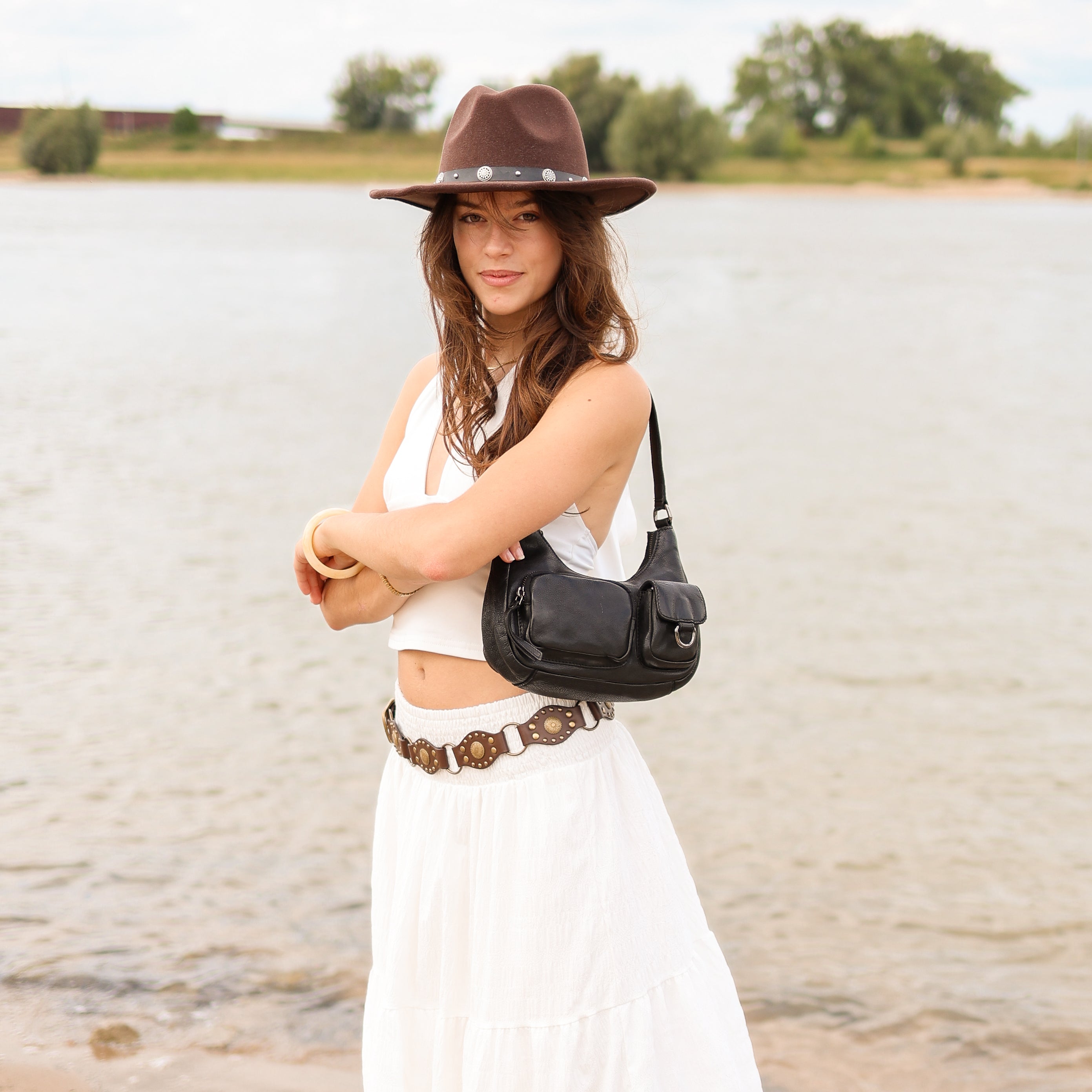 Hand/shoulderbag with front pockets 'Nienke' dark brown