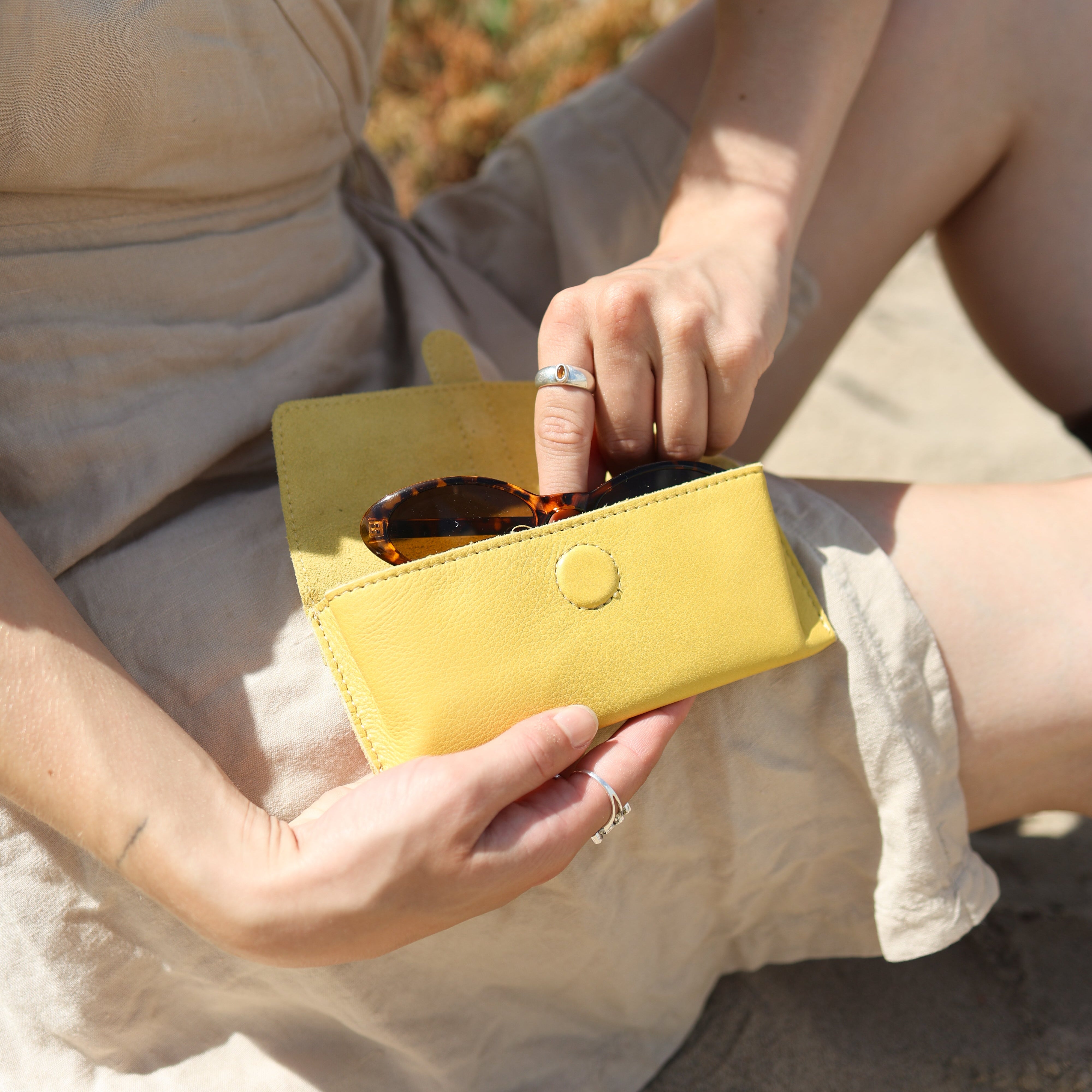 Glasses case 'Weta' butter yellow