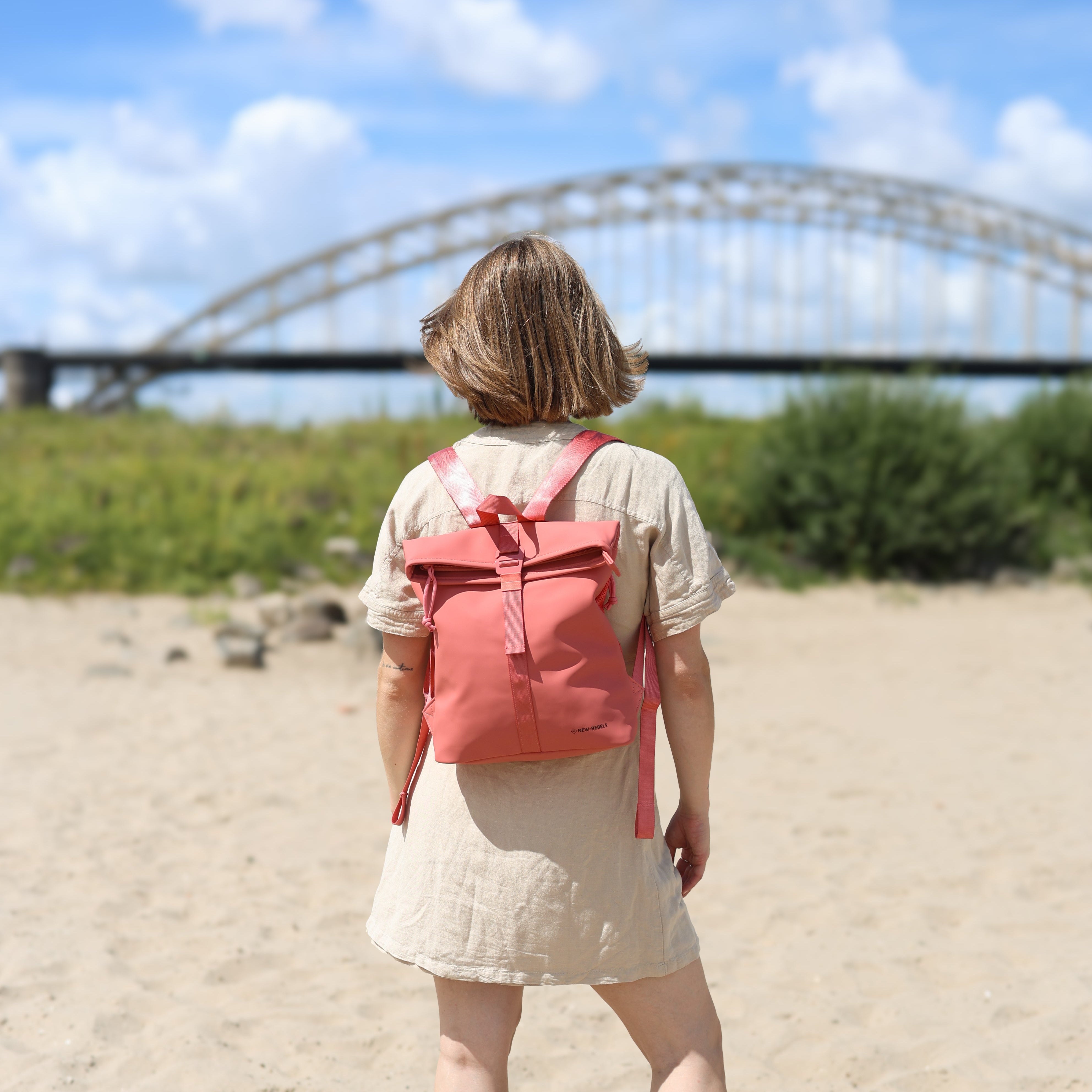 Branson - Mini waterproof rolltop backpack 'Los Angeles' 7L coral