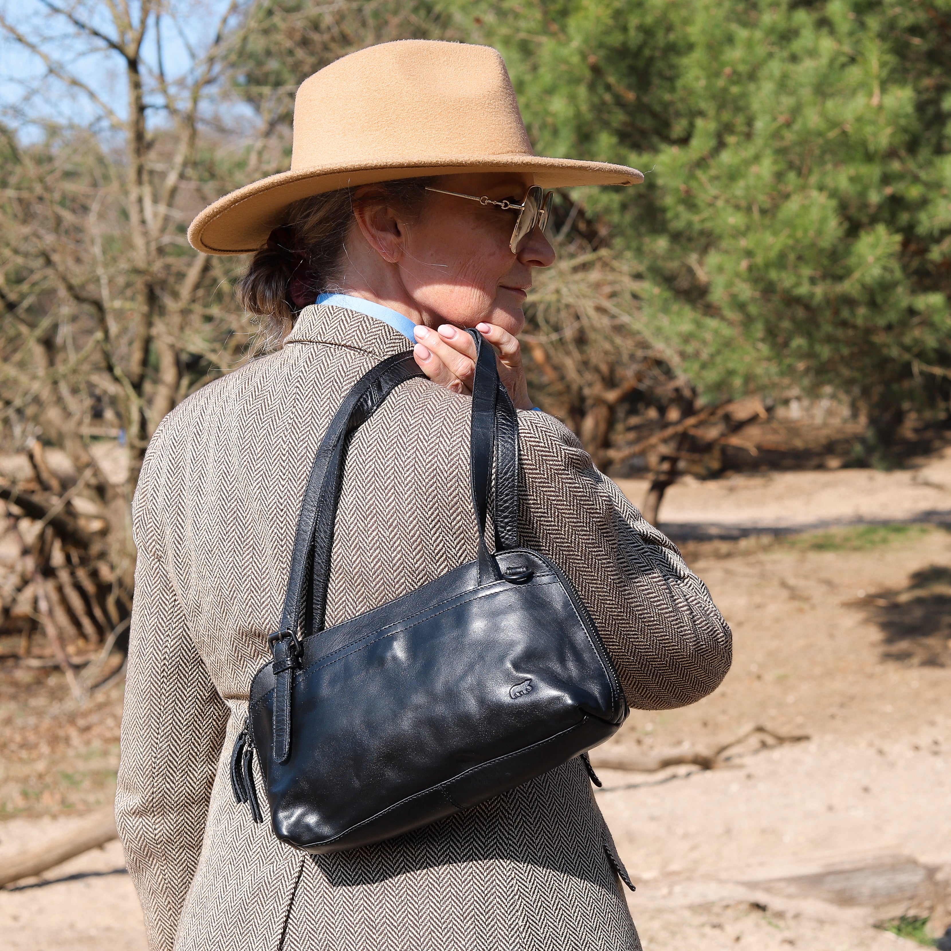 Hand/shoulder bag 'Daphne' black
