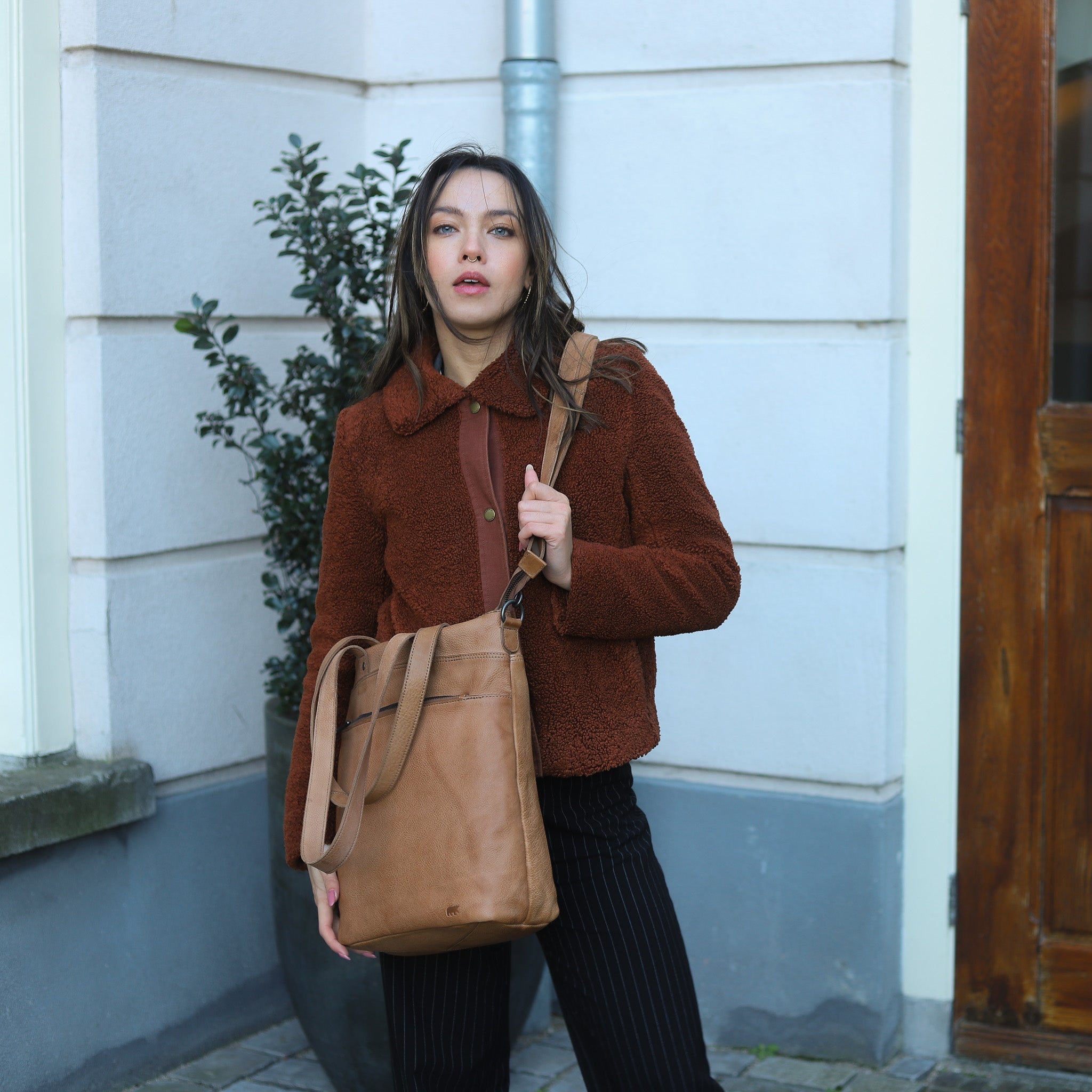 Hand/shoulder bag 'Loesie' cognac