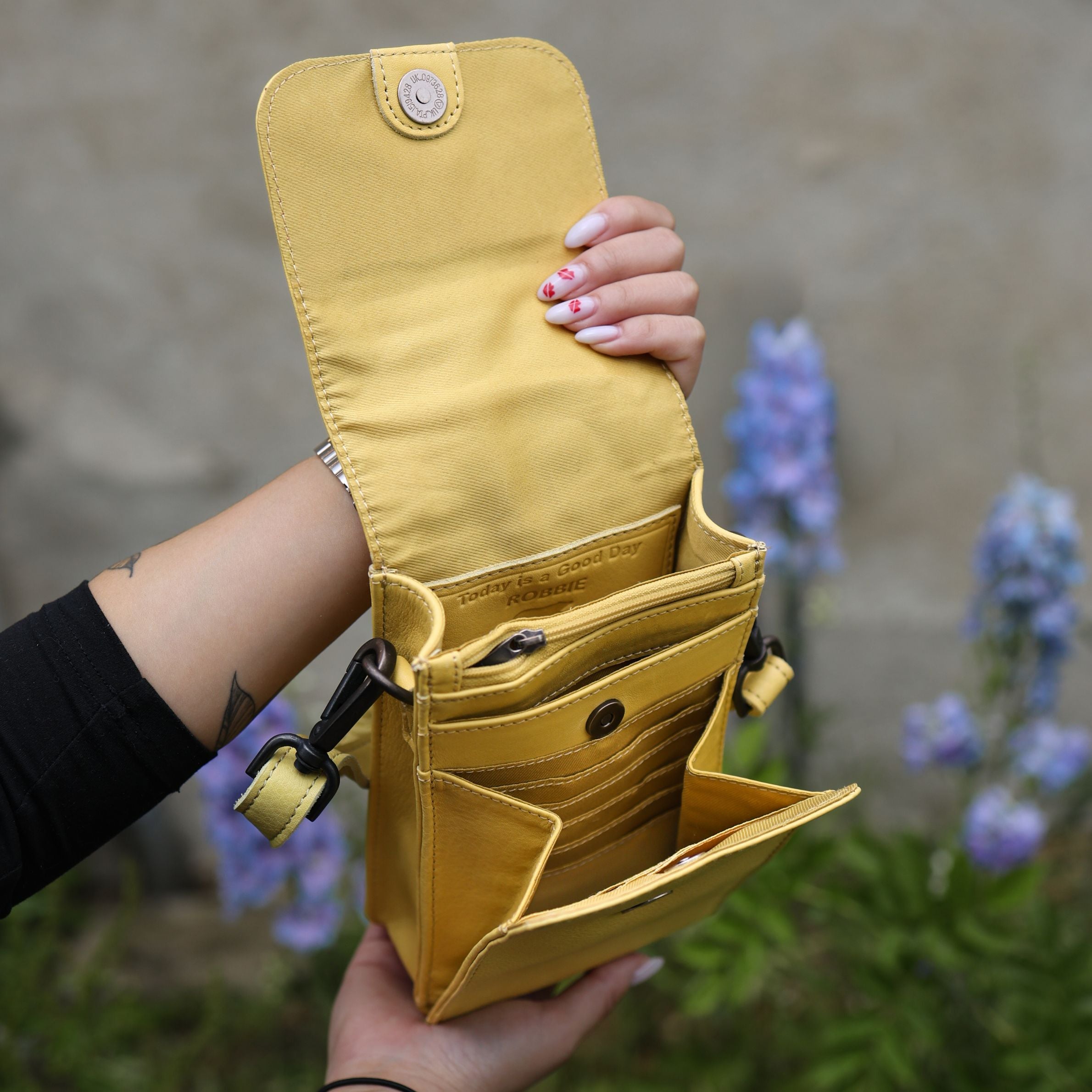 Shoulder bag 'Robbie' 2.0 butter yellow