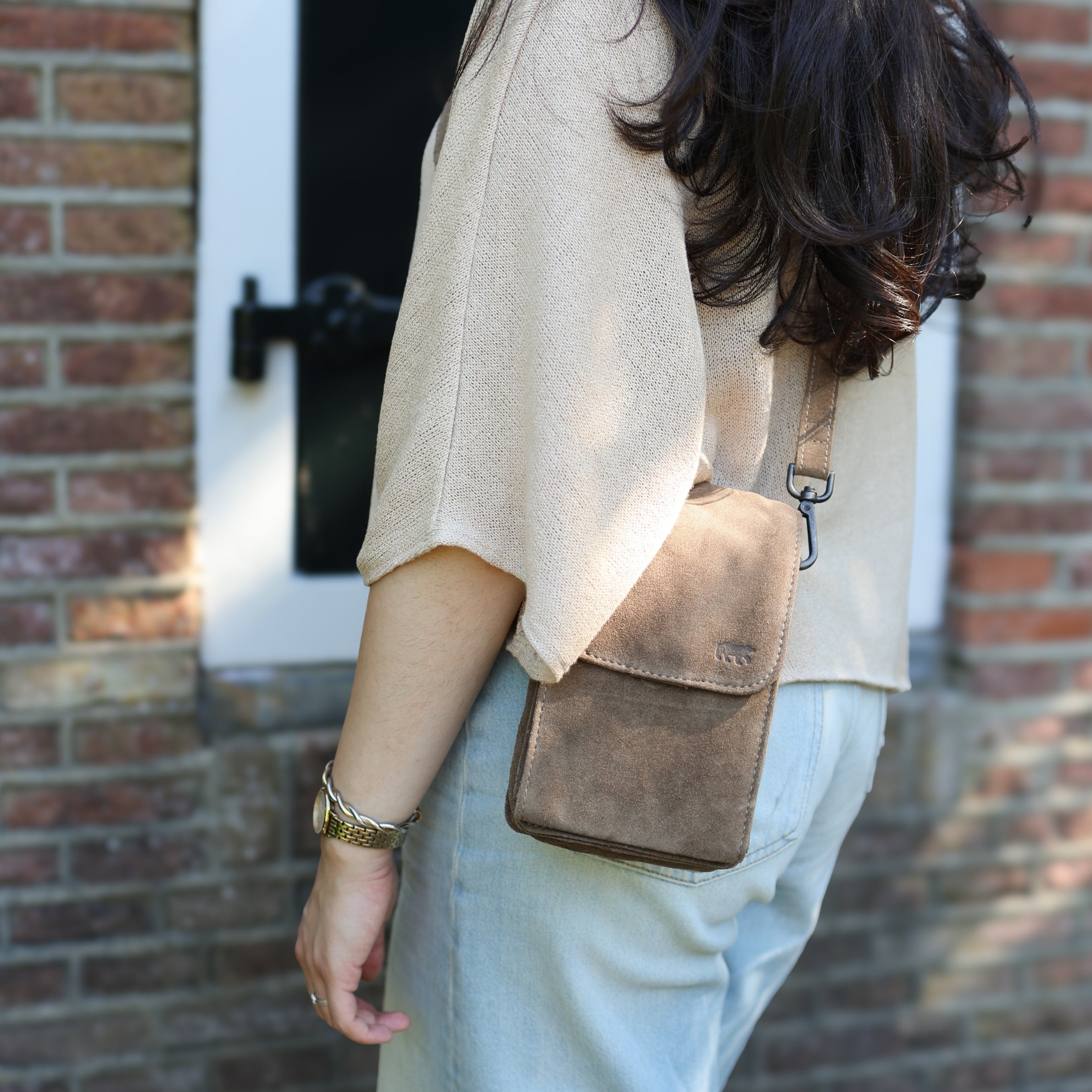 Suède schoudertasje 'Robbie' 2.0 taupe