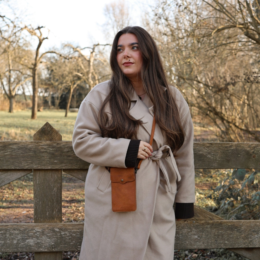 Telefoontasje 'Yori' cognac