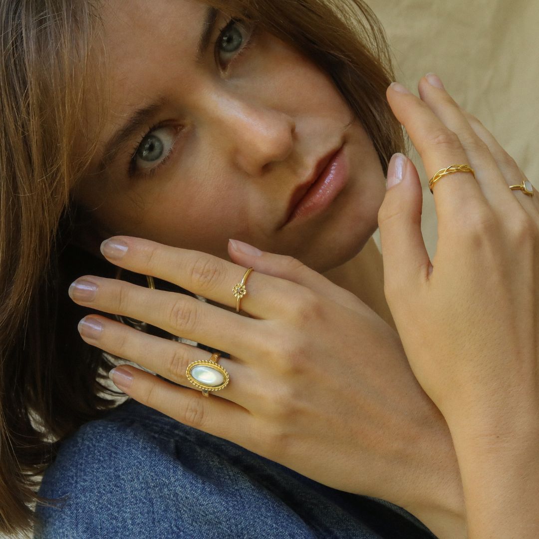 Elegant Tiny Brown Flower ring
