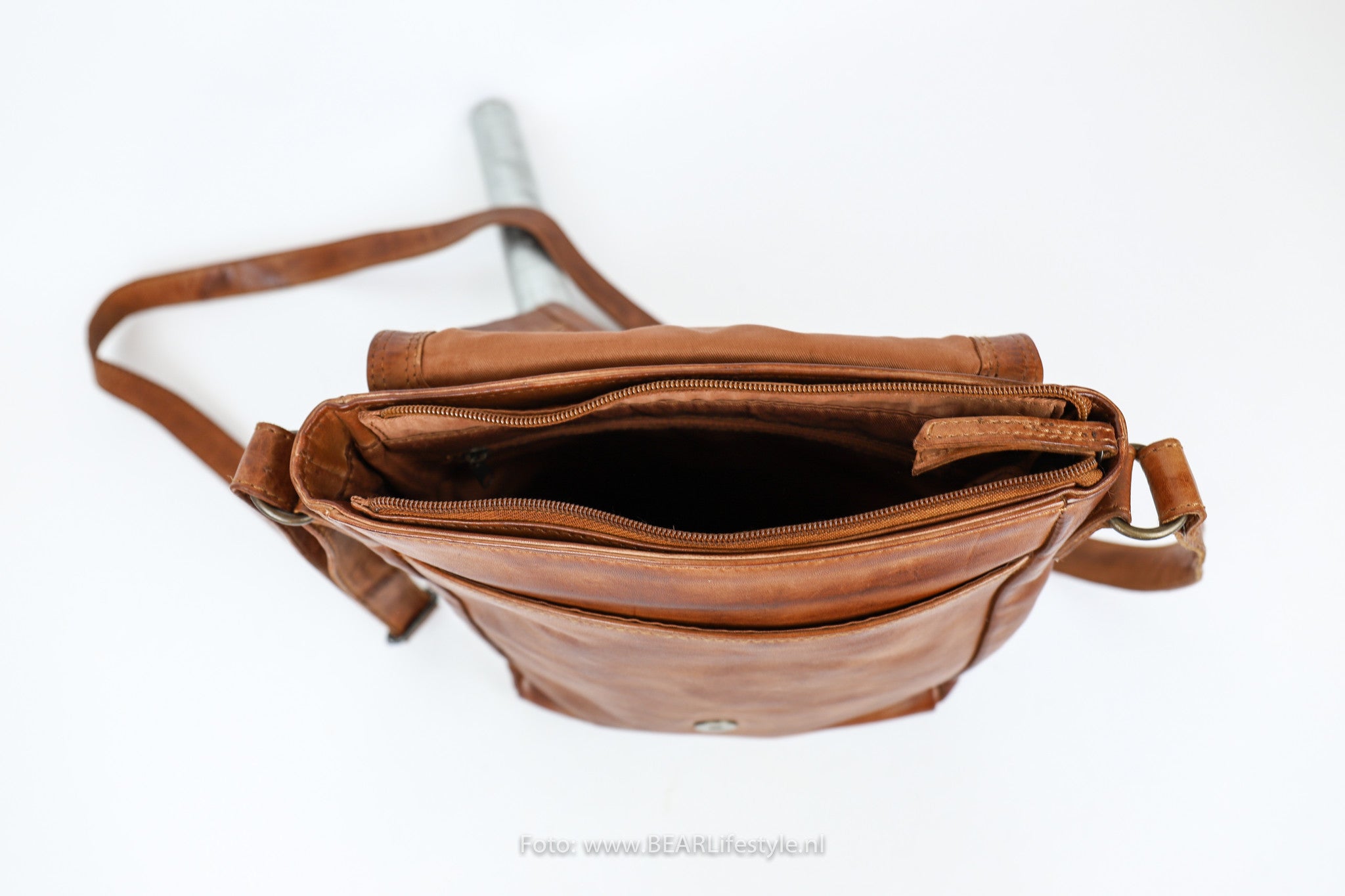 Shoulder bag 'Dirk' cognac - CL 40025