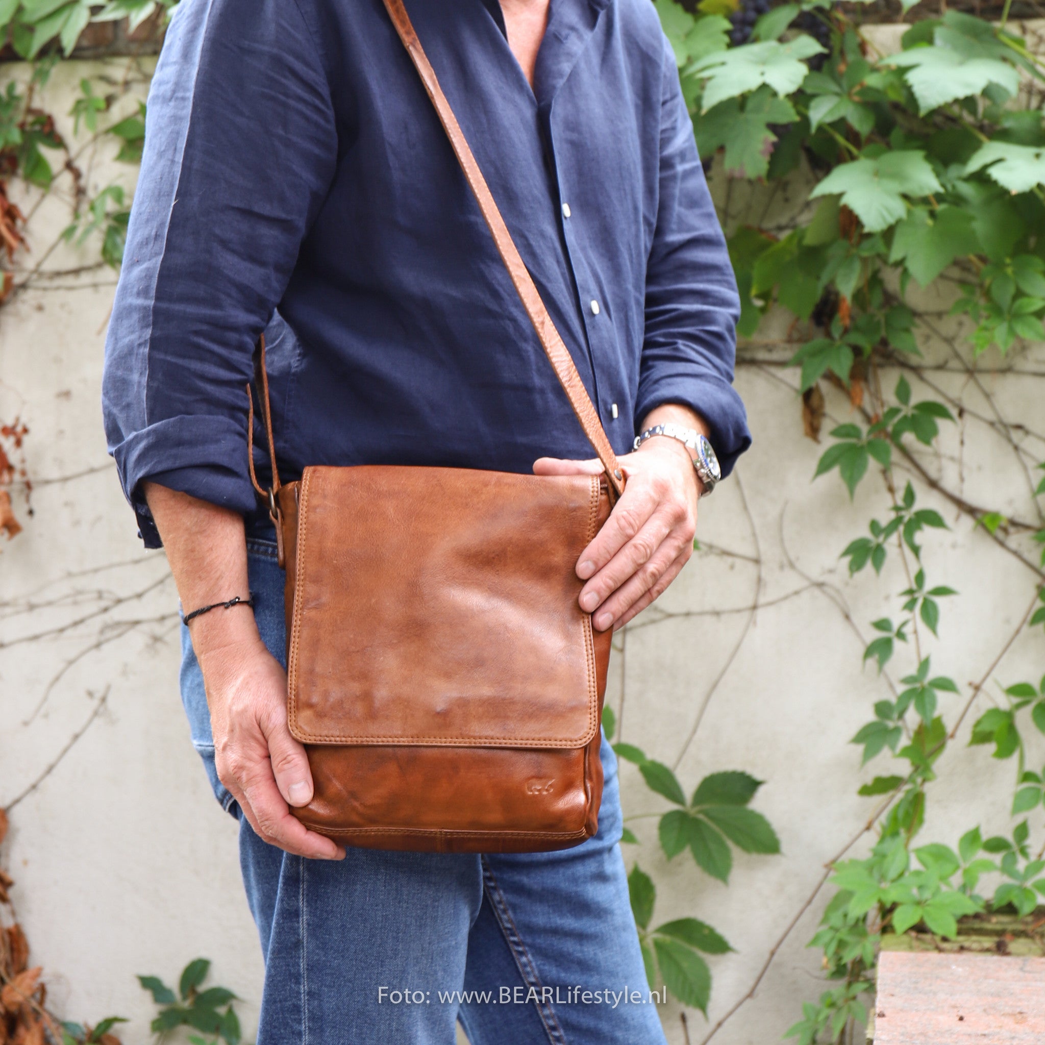 Shoulder bag 'Dirk' cognac - CL 40025