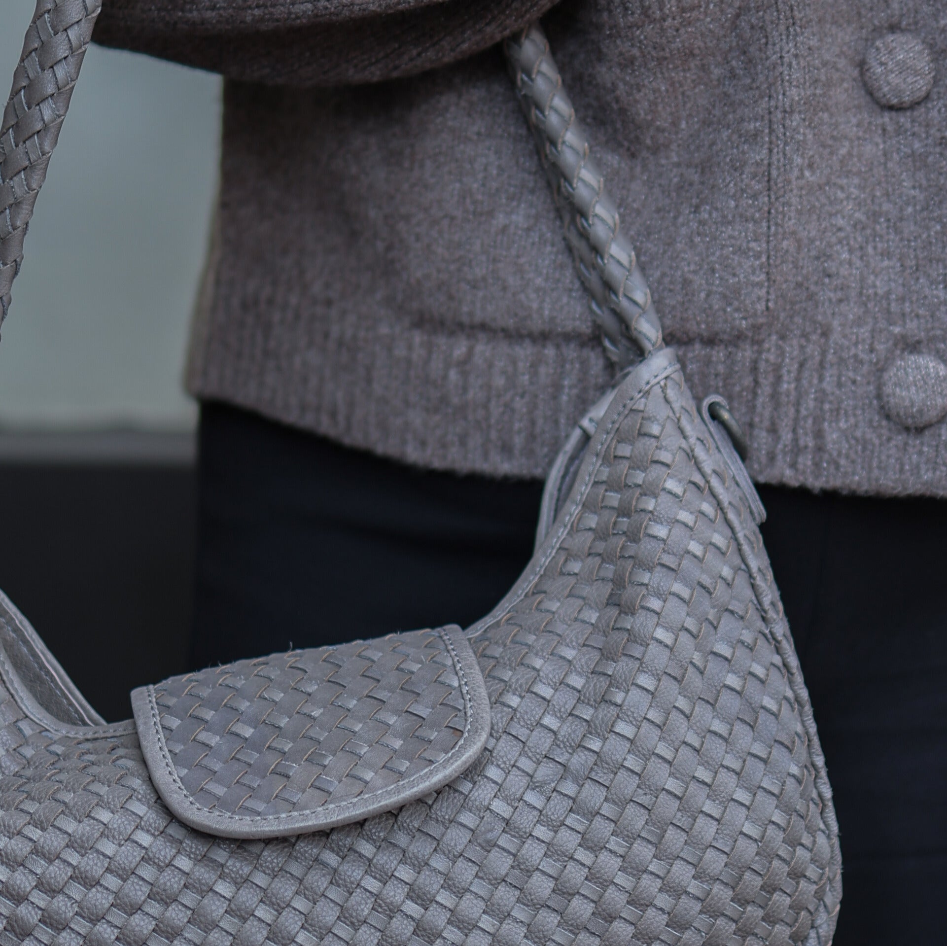 Gevlochten buideltasje 'Amelie' grijs