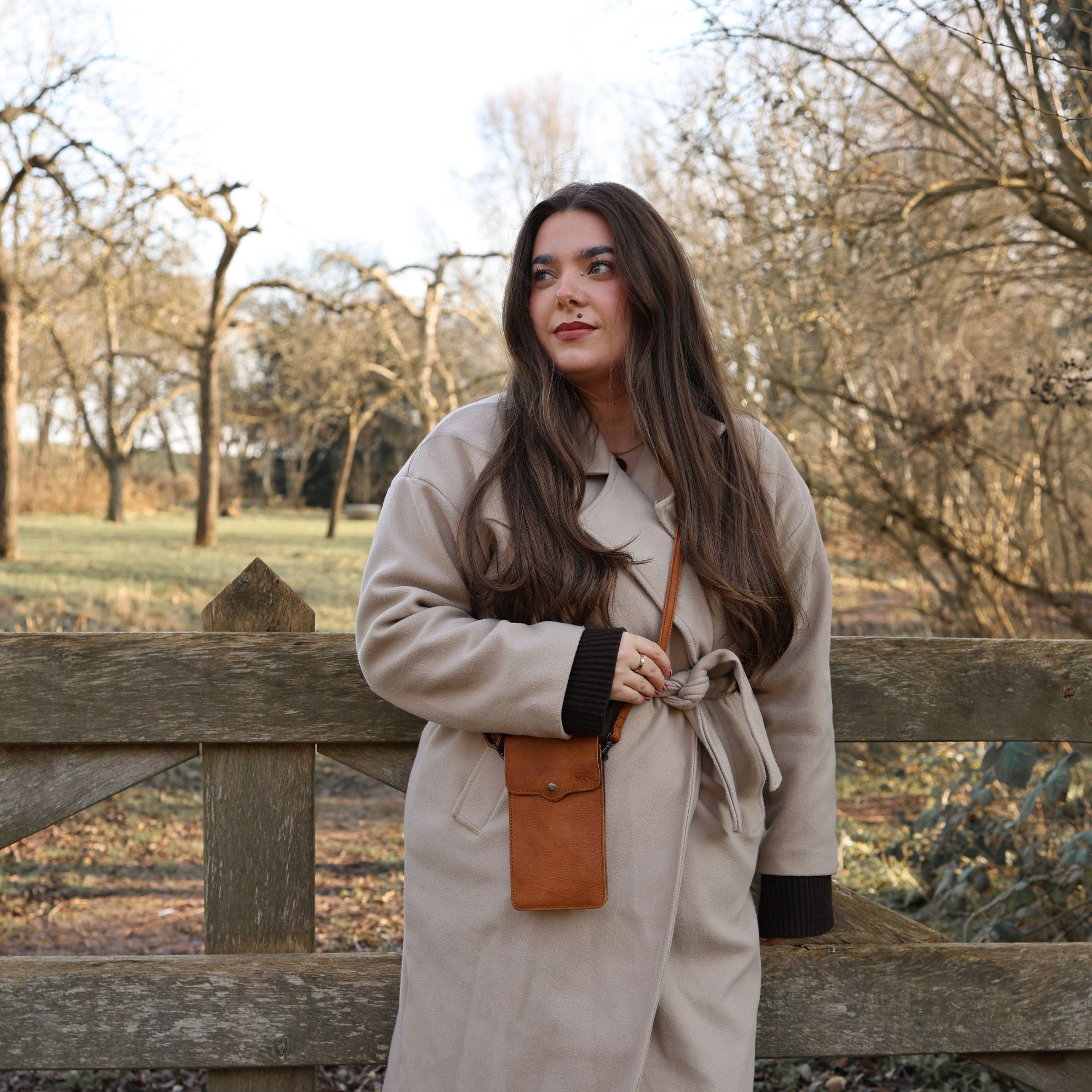 Telefoontasje 'Yori' cognac