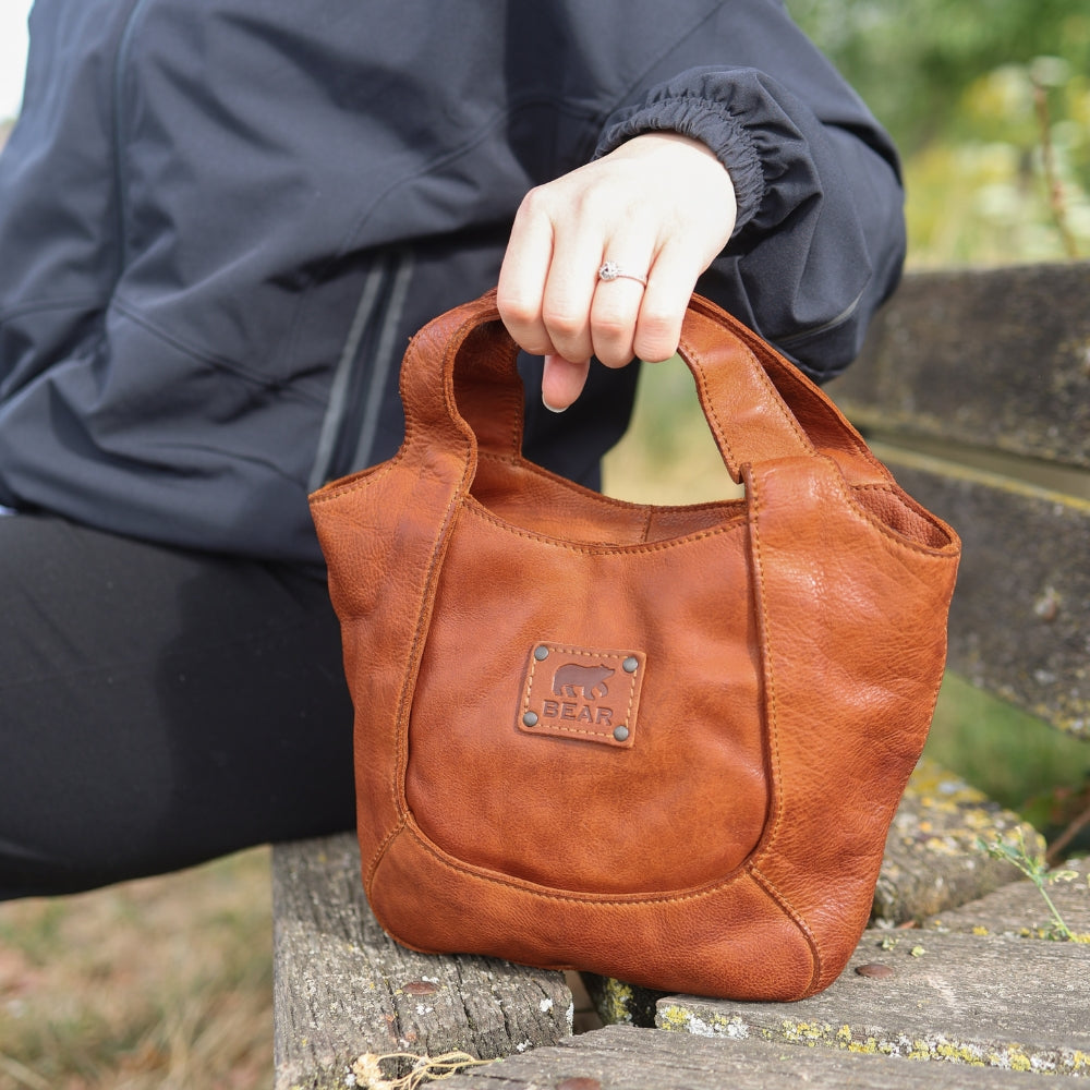 Small hand/shoulder bag 'Carol' cognac