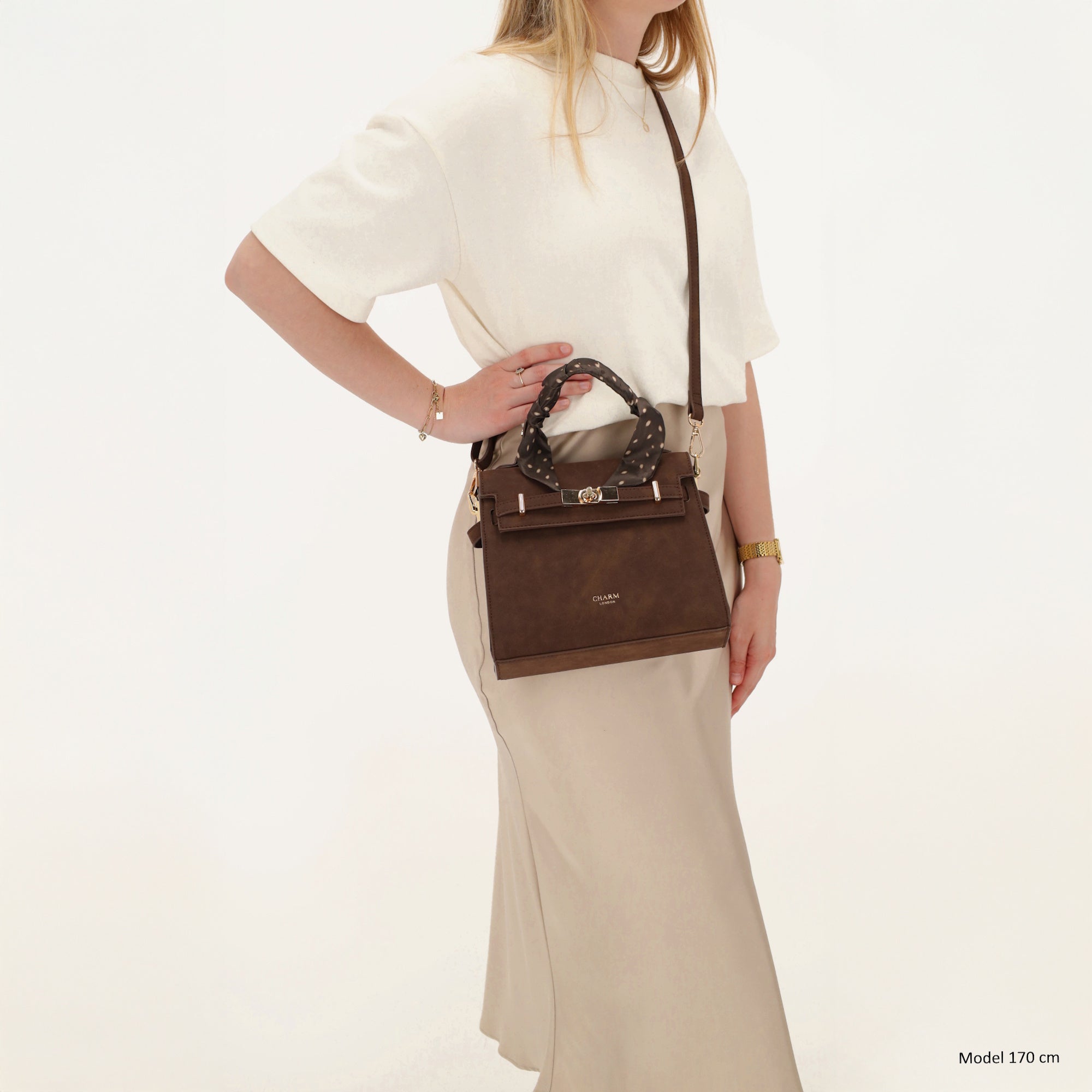 The Hamptons Village - Suèdine Handtasje donkerbruin