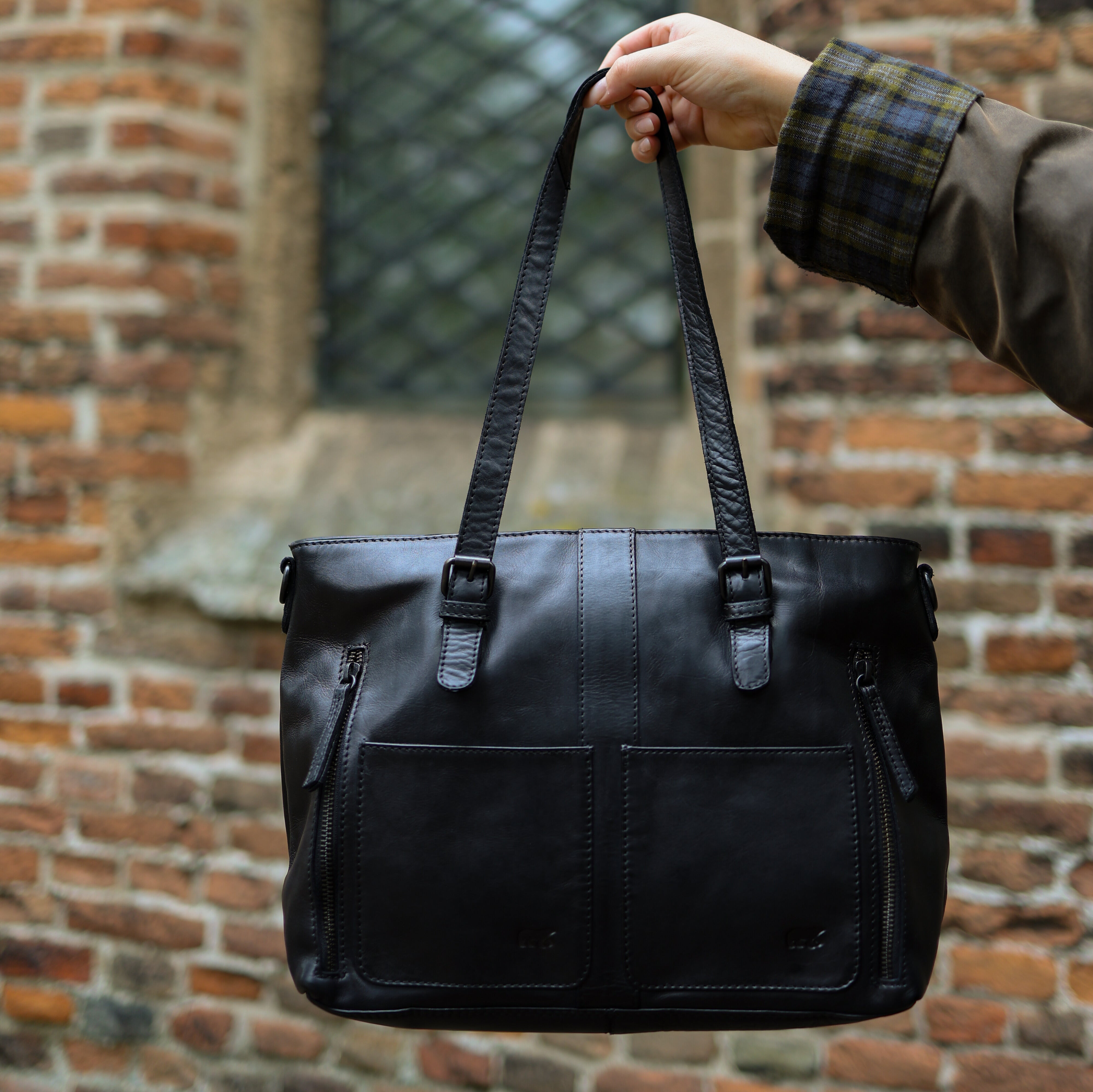 Hand/shoulderbag 'Fleur' black