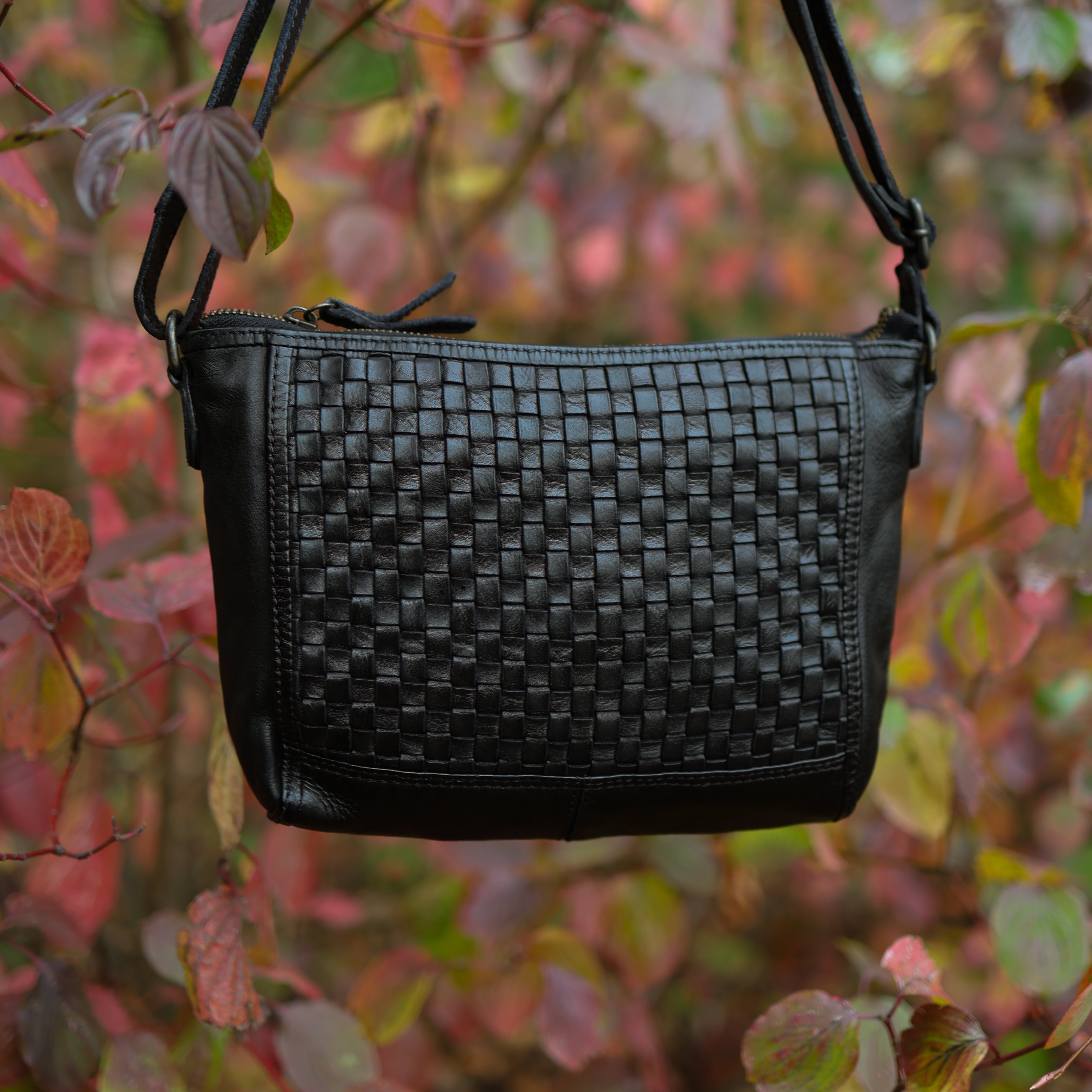 Small shoulder bag 'Myrna' braided black