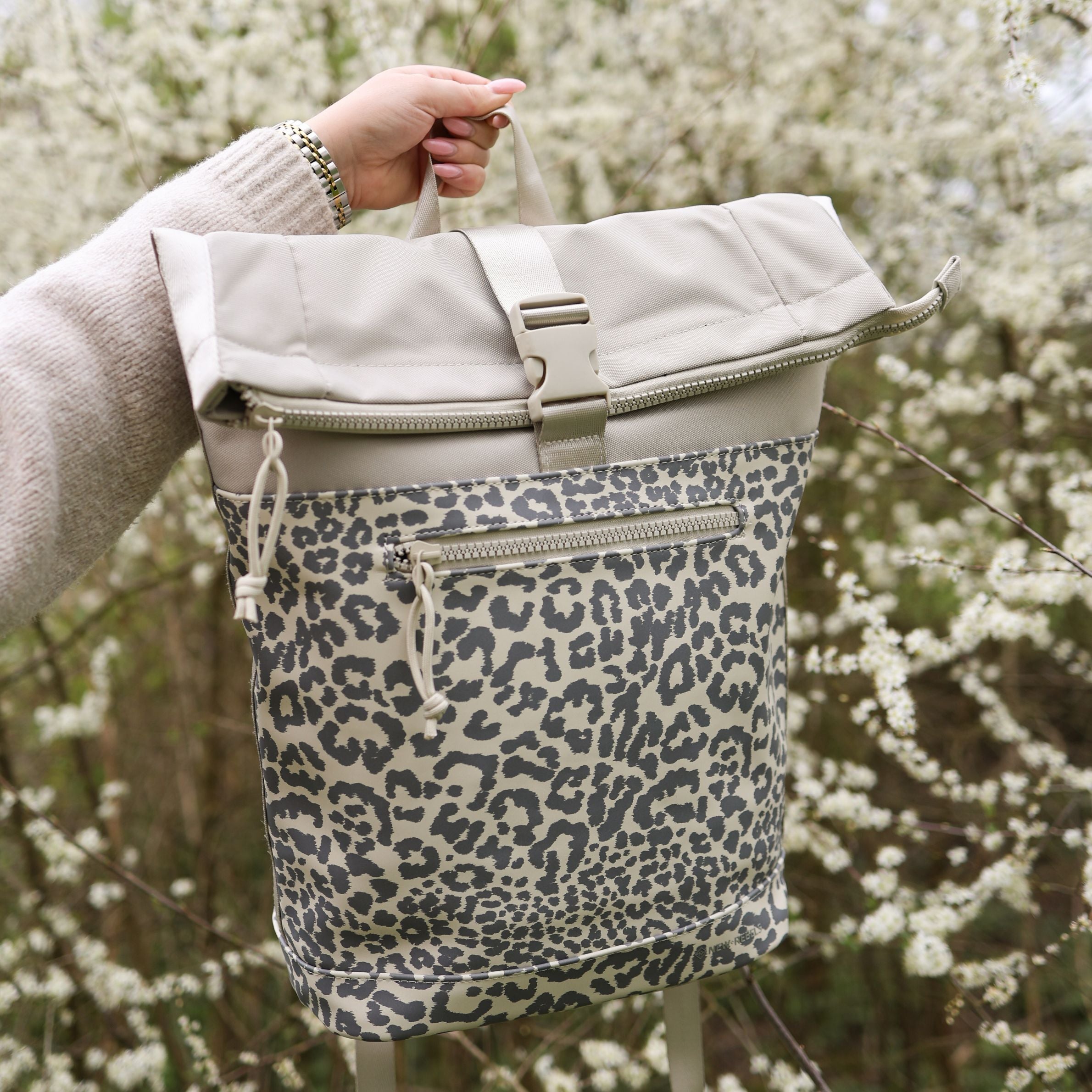 Urban Leopard - Water repellent rolltop backpack 'New York' 21L grey