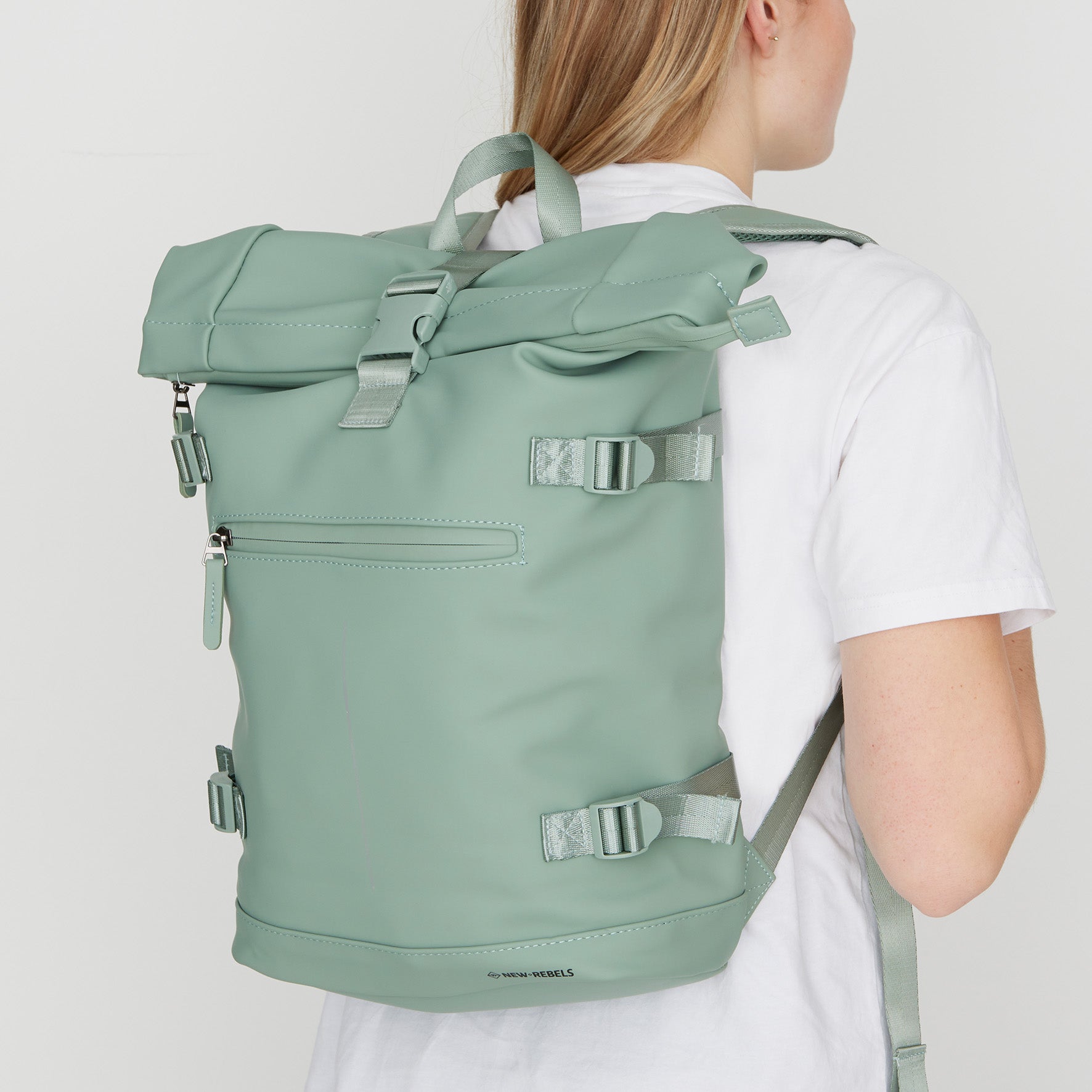 Water-repellent backpack 'William' sage green 17L