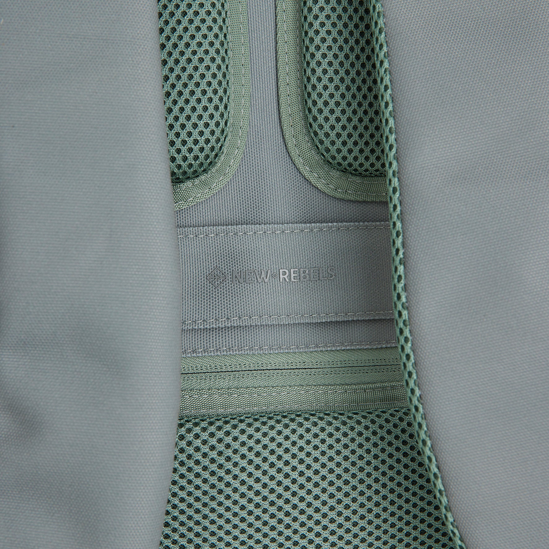 Valor Backpack 'New York' 21L salie green