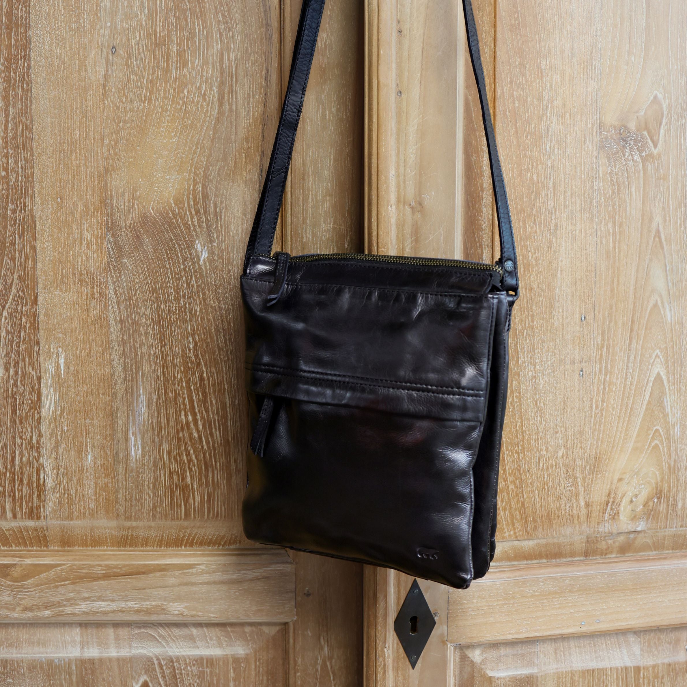 Medium Shoulderbag 'Joyce' black