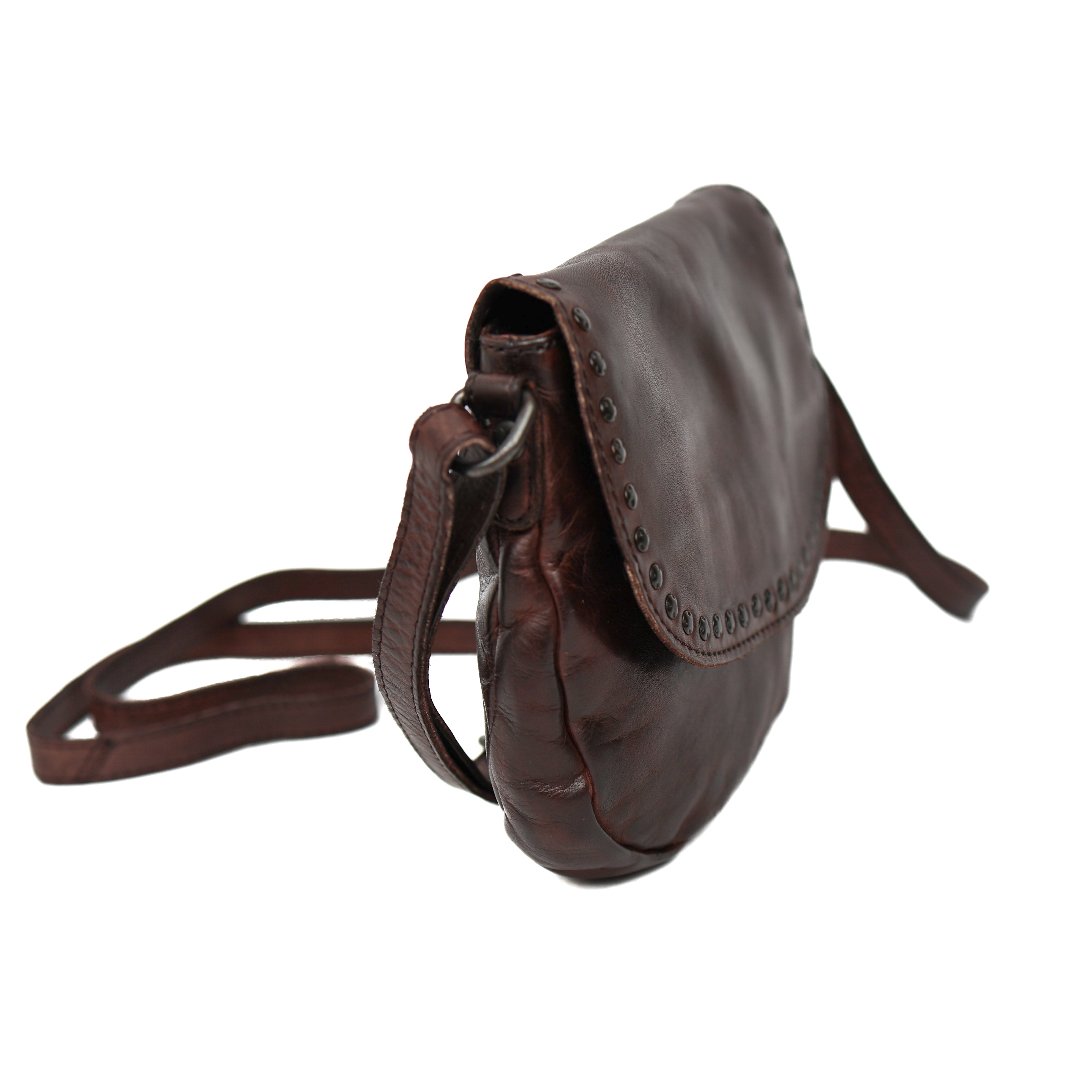 Klein schoudertasje met flap 'Jackie' bruin studs