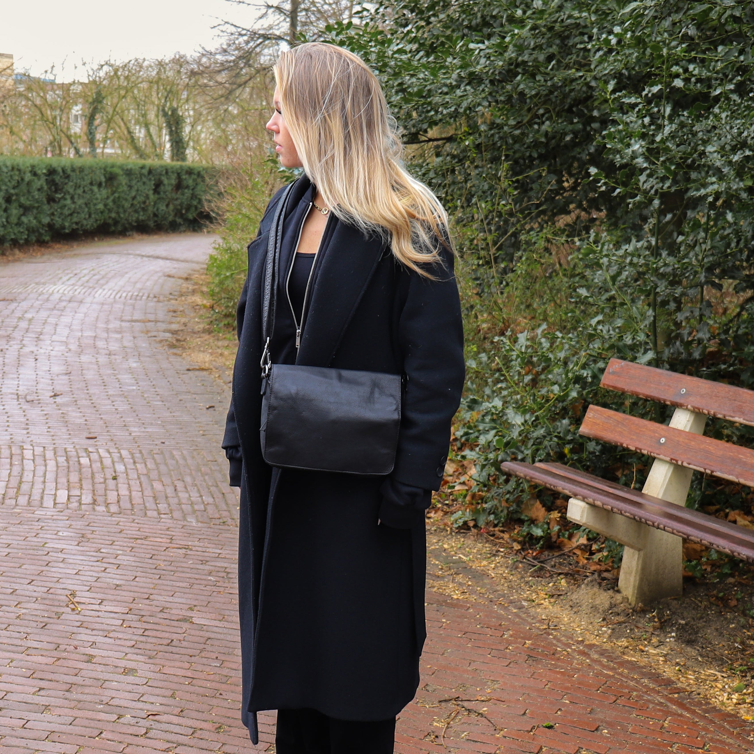 Shoulder bag with flap 'Rens' black