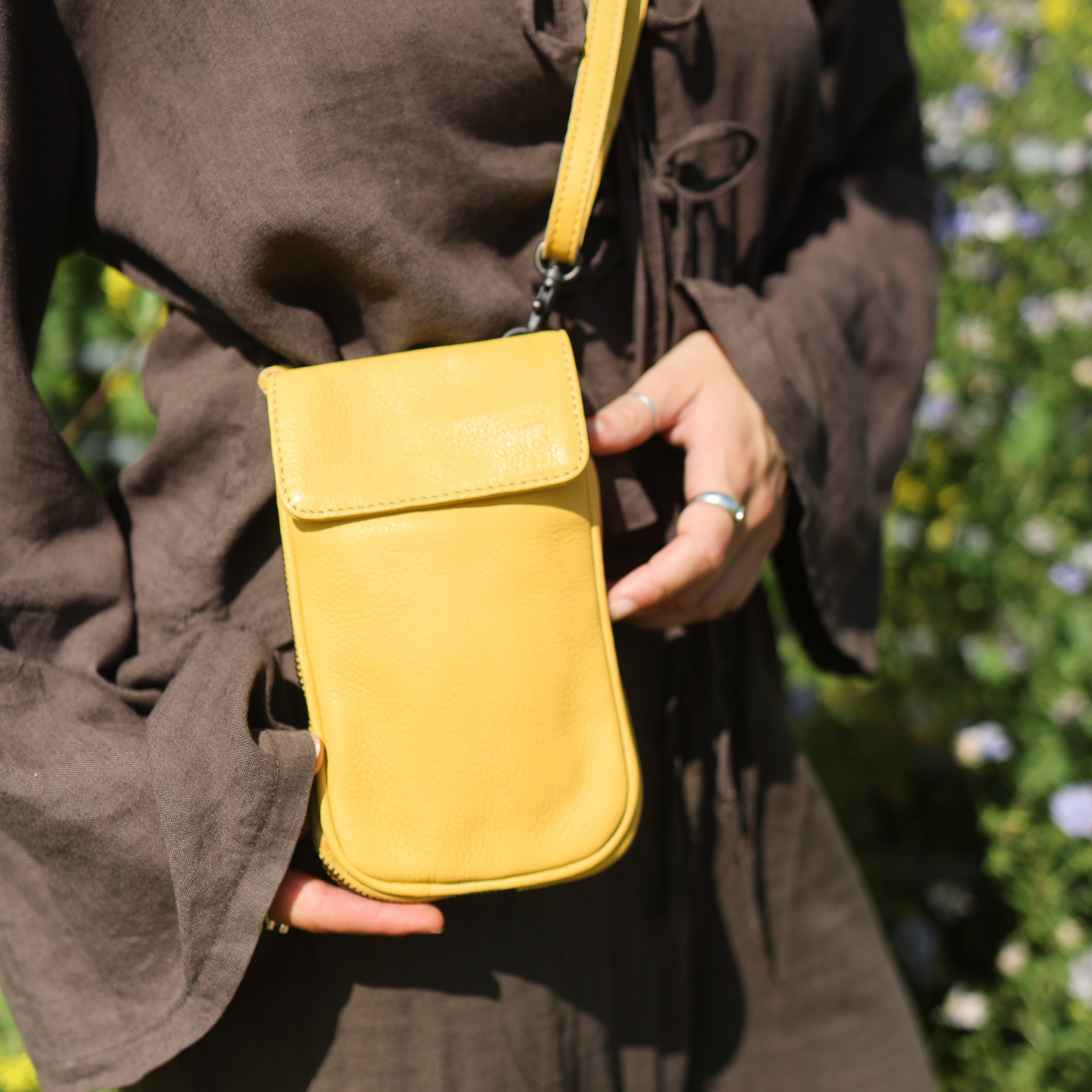 Phone bag 'Romee' butter yellow