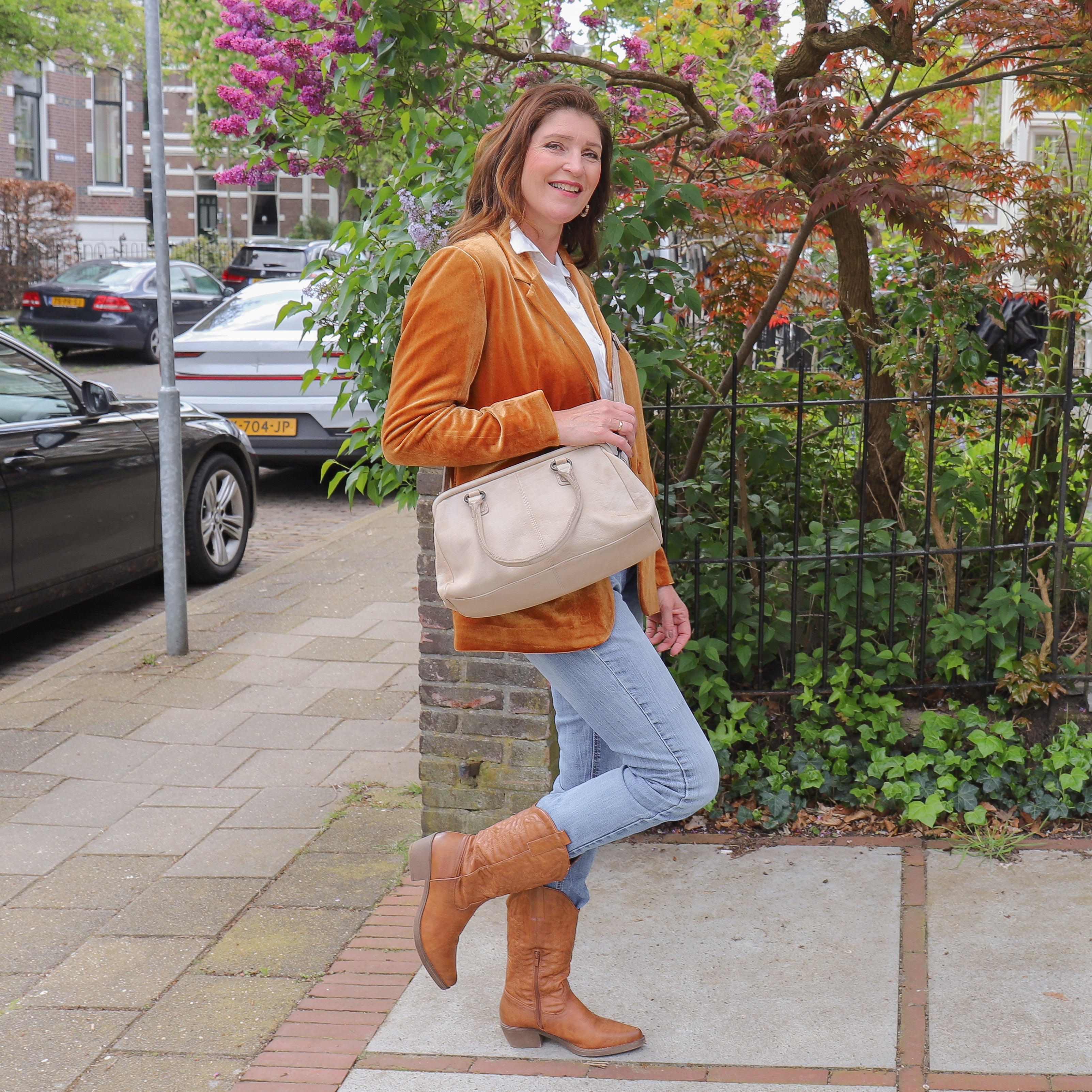 Hand/shoulder bag with bracket closure 'Ines' L cognac