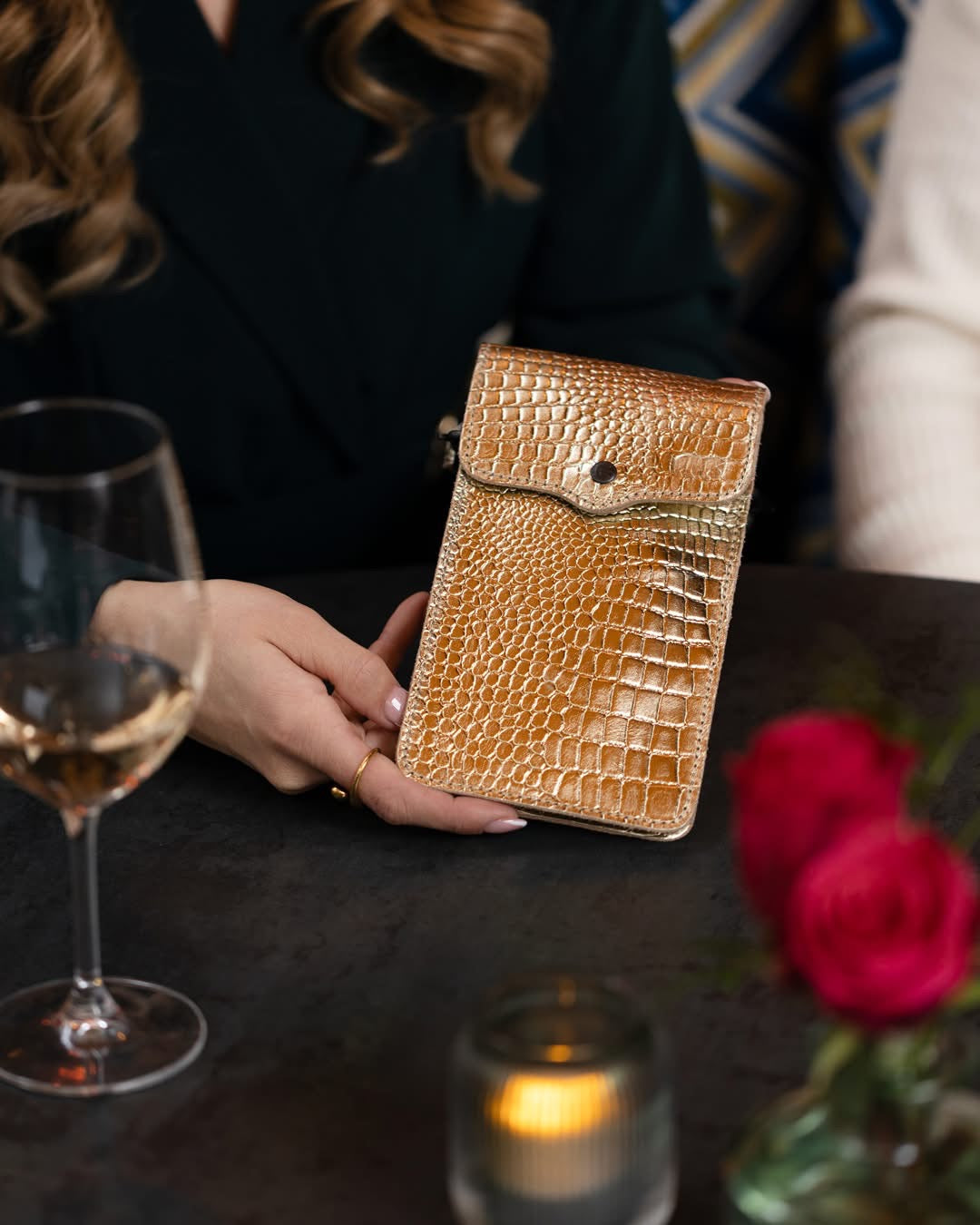 Phone bag 'Yori' croco champagne