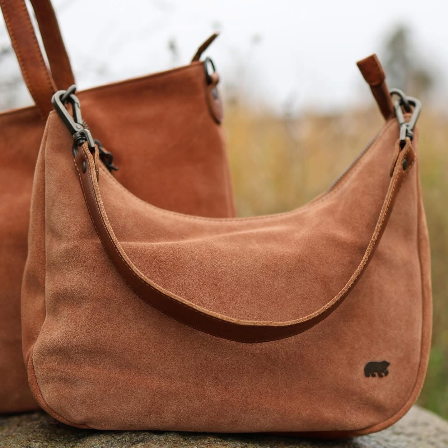 Suède buidel-/schoudertas 'Dieuwke' cognac