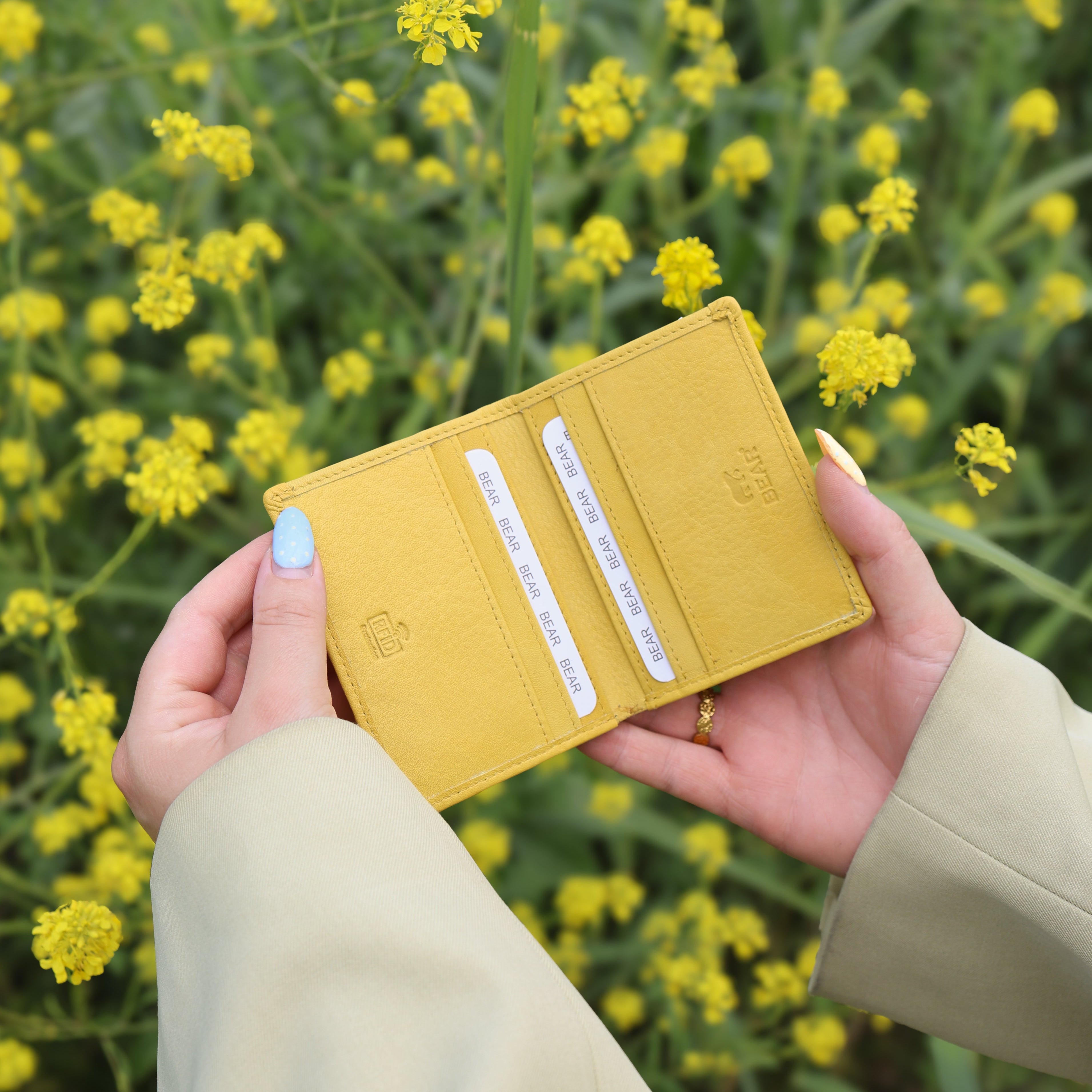 RFID Pasjeshouder met briefgeldvak 'Cas' butter yellow
