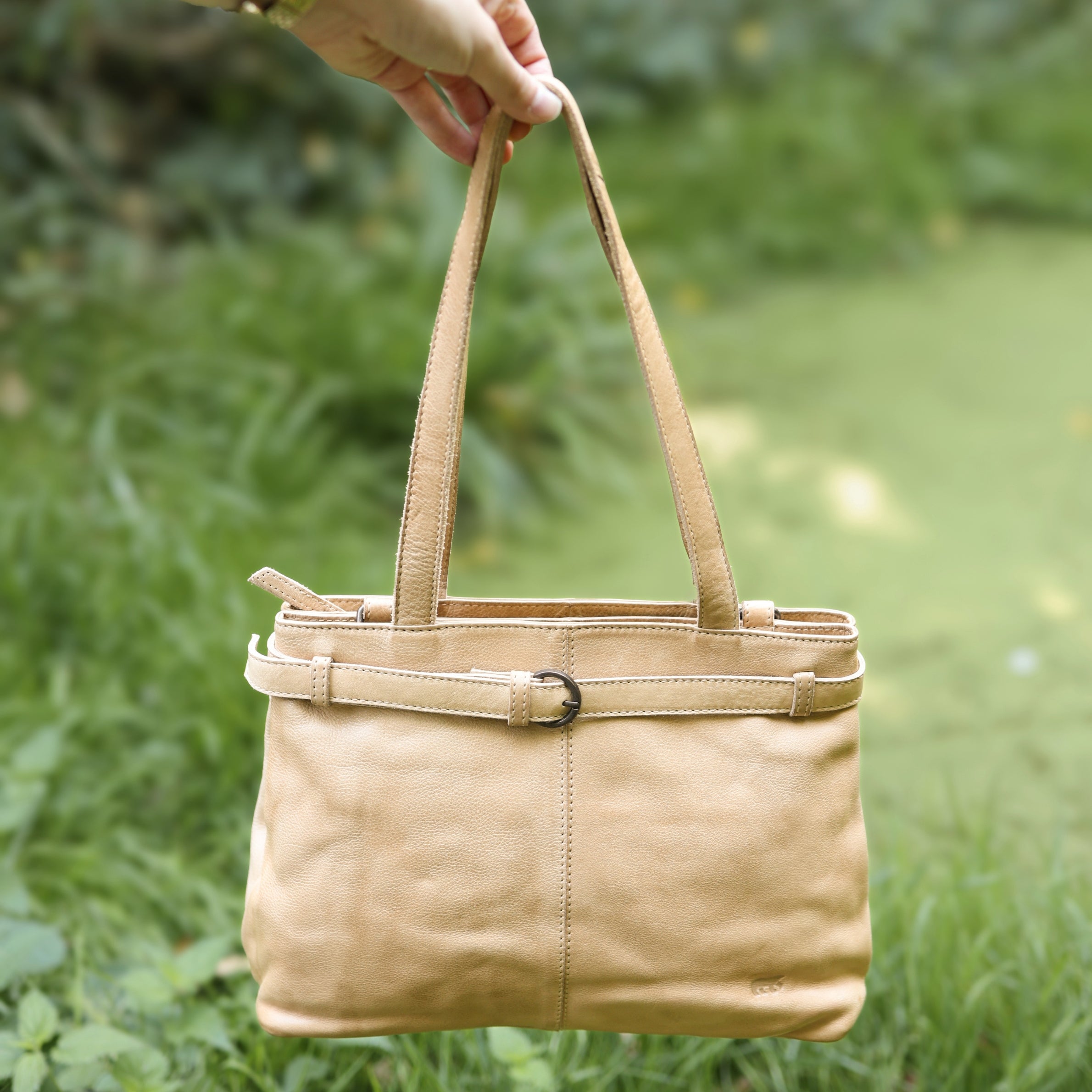 Hand-/schoudertas met gesp 'Evi' beige