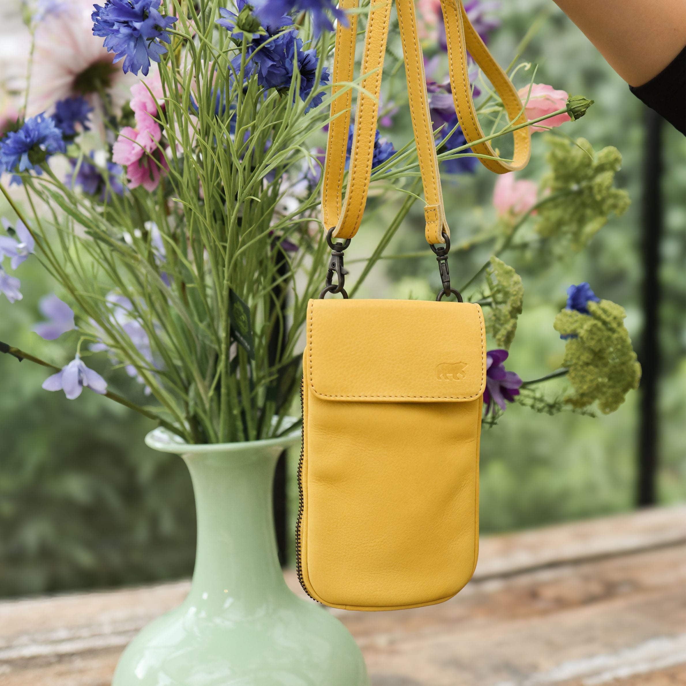 Telefoontasje 'Romee' butter yellow