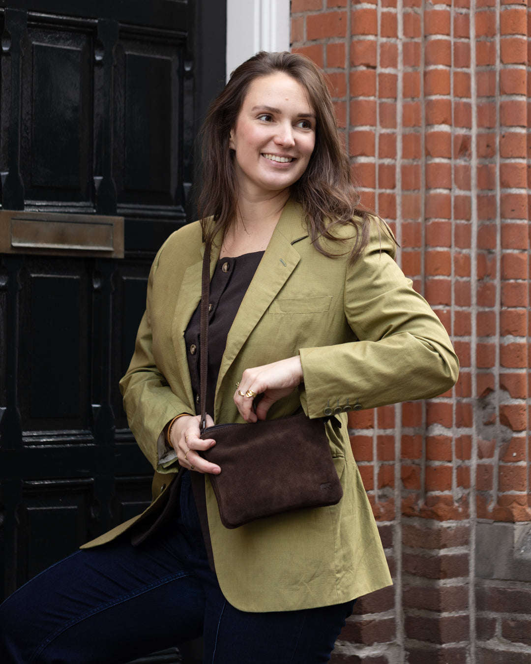 Suède schoudertasje 'Marthe' bisquit