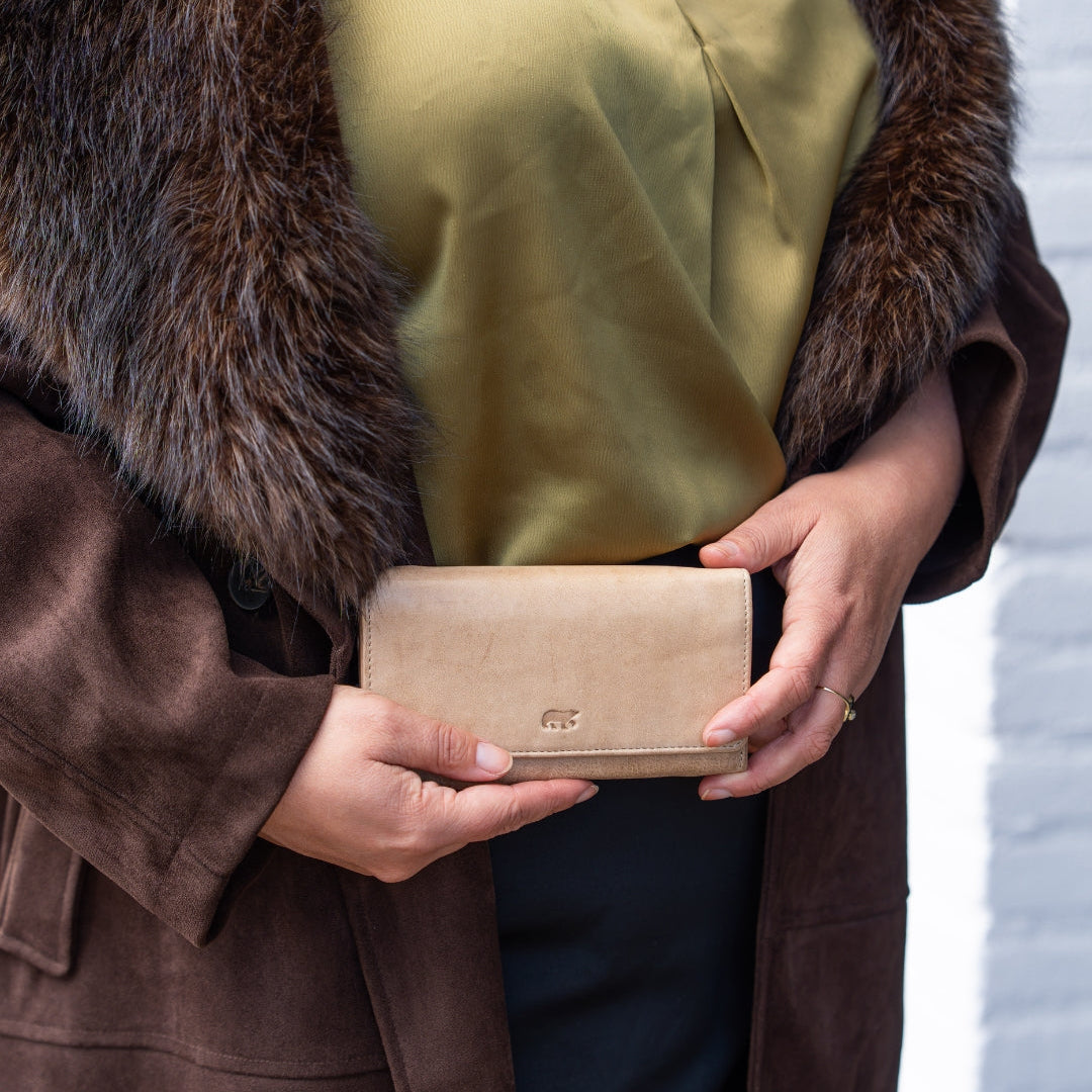 Flap wallet 'Noor' beige