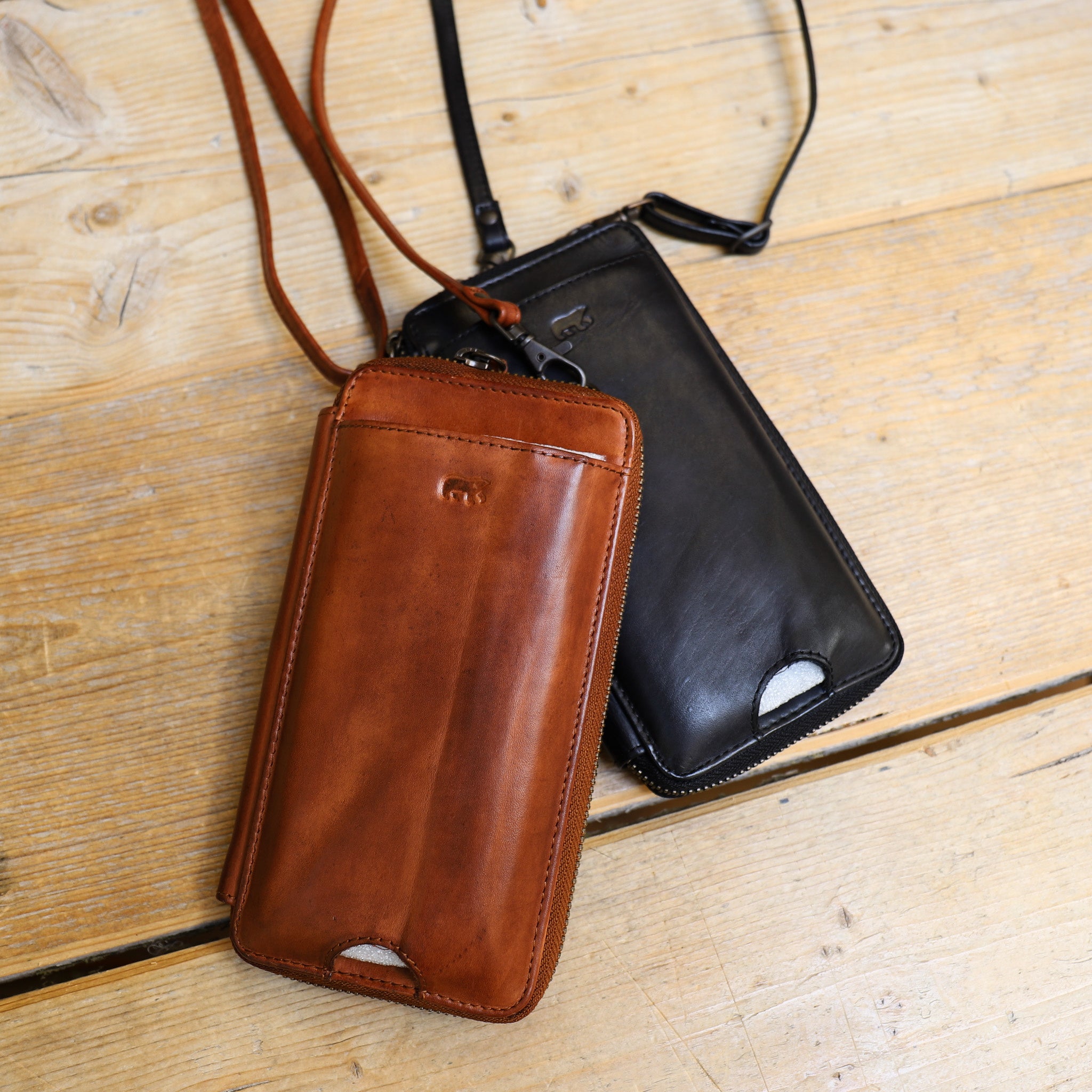 Phone bag 'Anniek' cognac - CL 18860